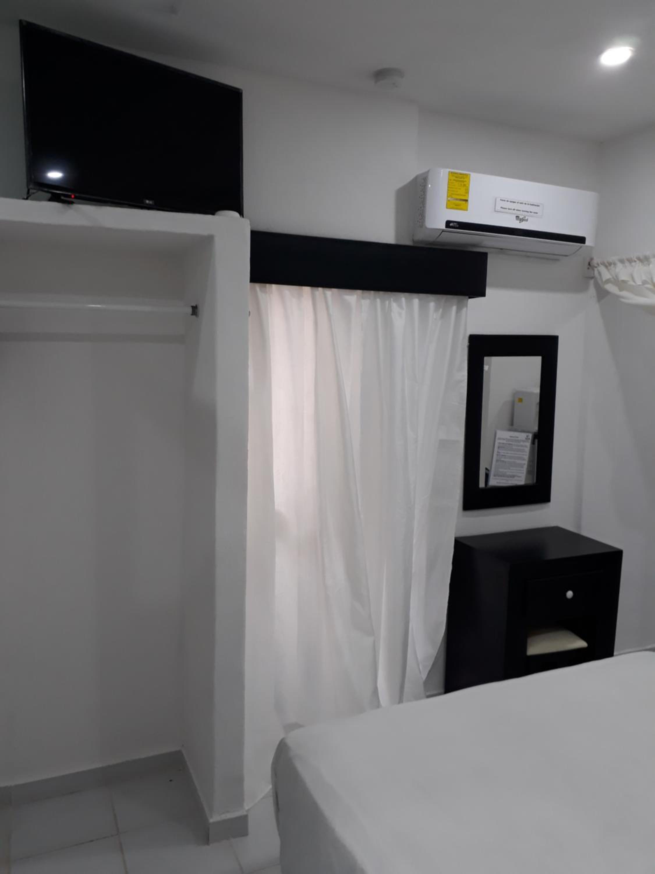 Suite - Photo 1
