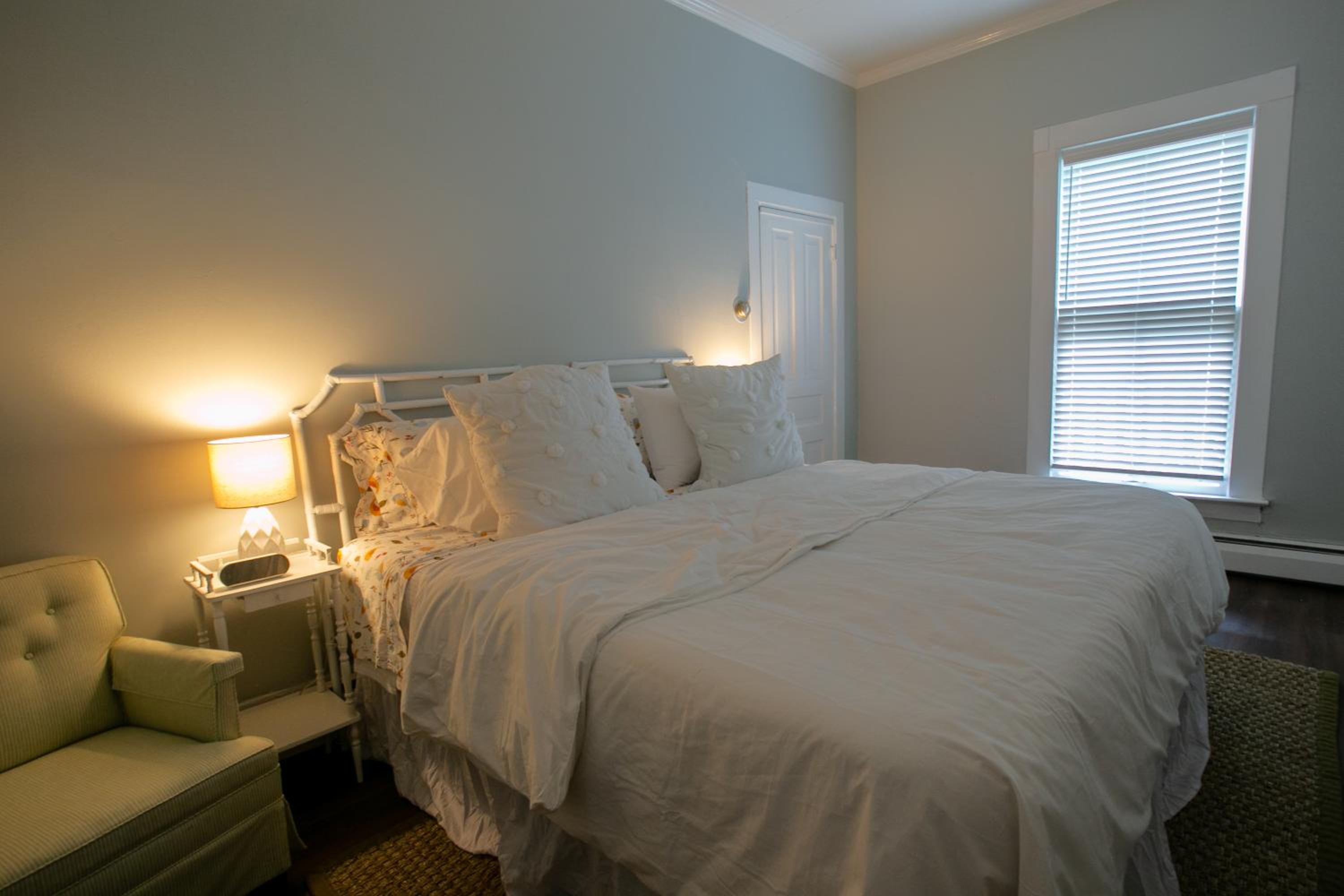 Deluxe King Suite photo 3