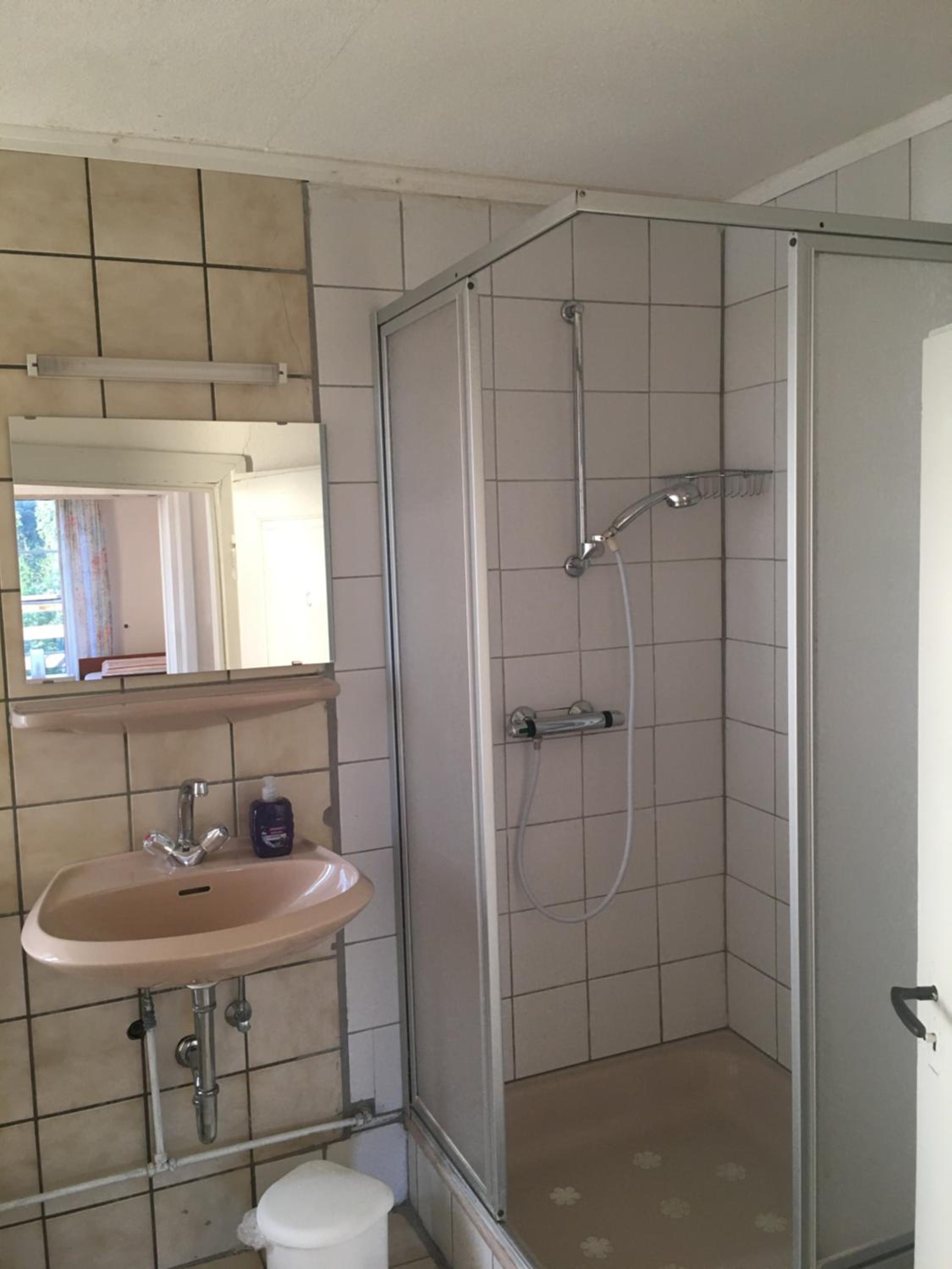 Double Room with Private Bathroom - Photo 2