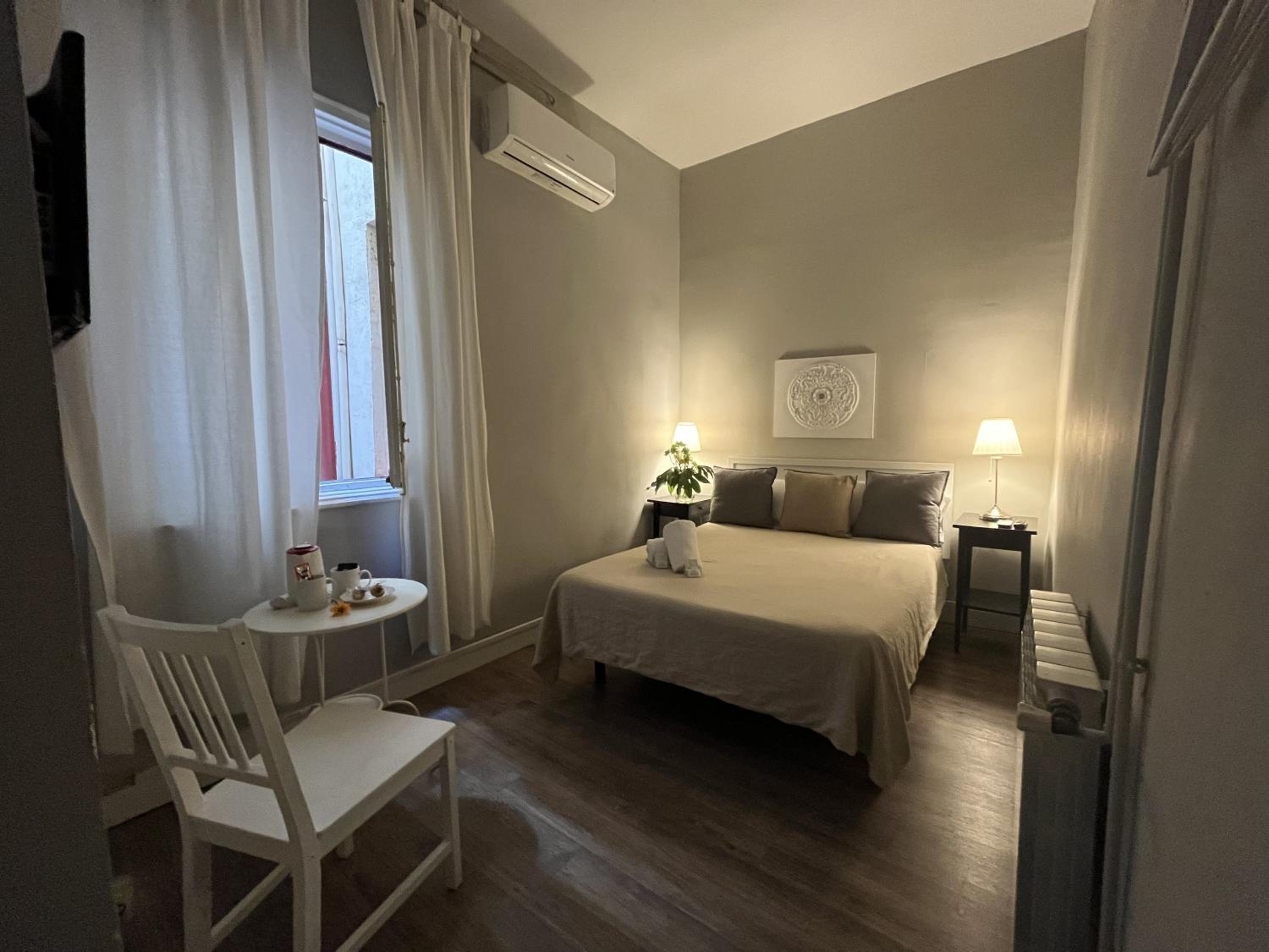 Double Room with Private Bathroom - Photo 1
