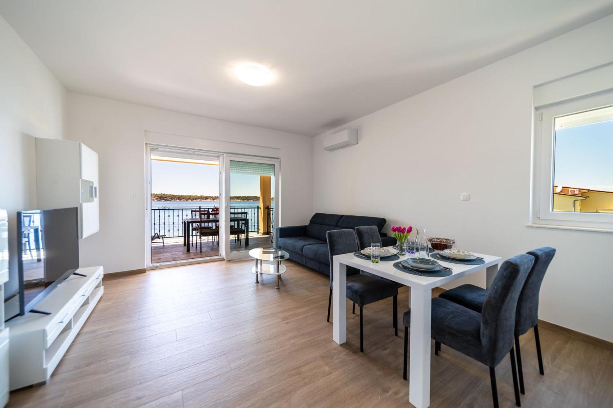 One-Bedroom Apartment photo 1
