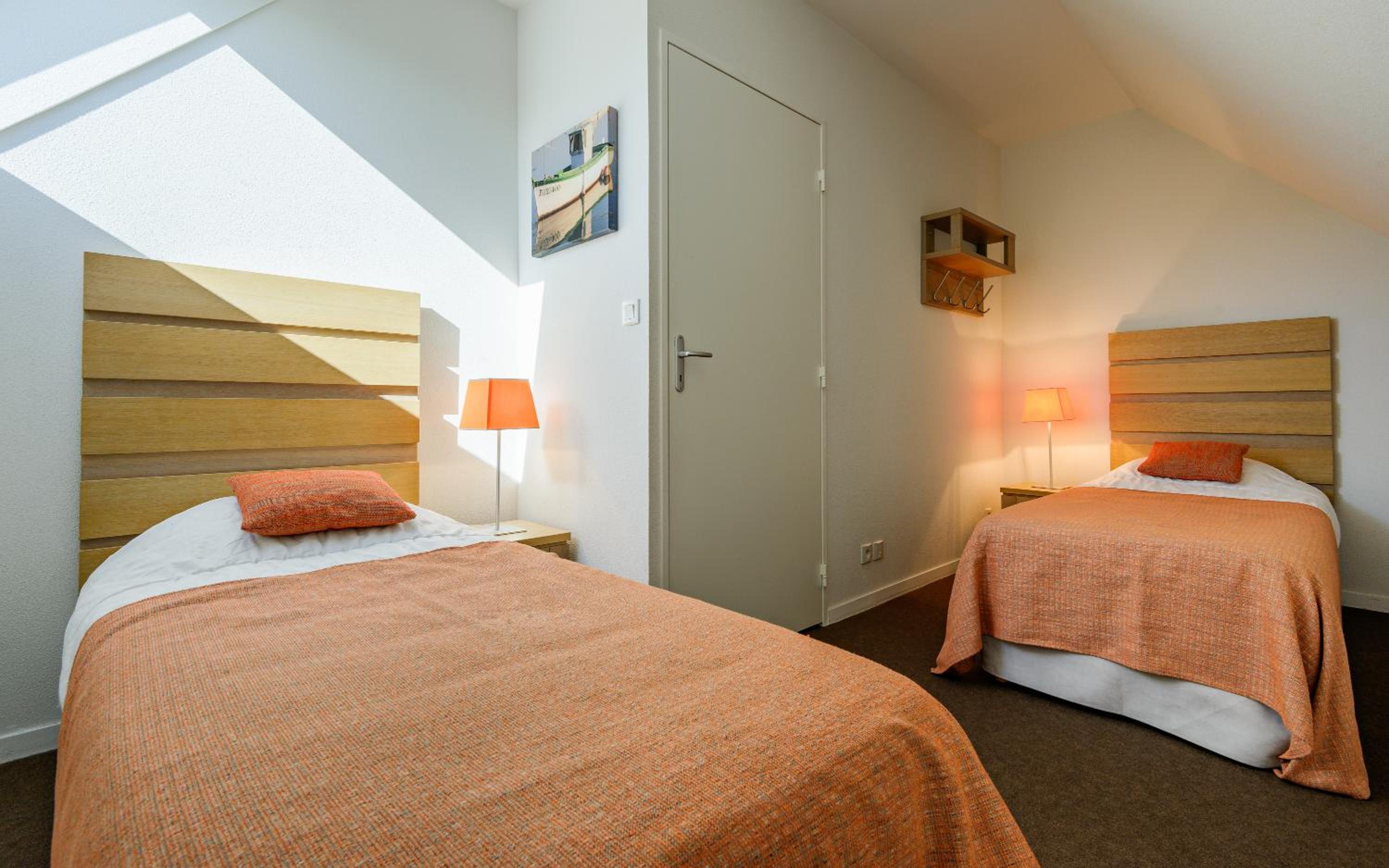 One-Bedroom Apartment with Alcove (5 Adults) photo 3