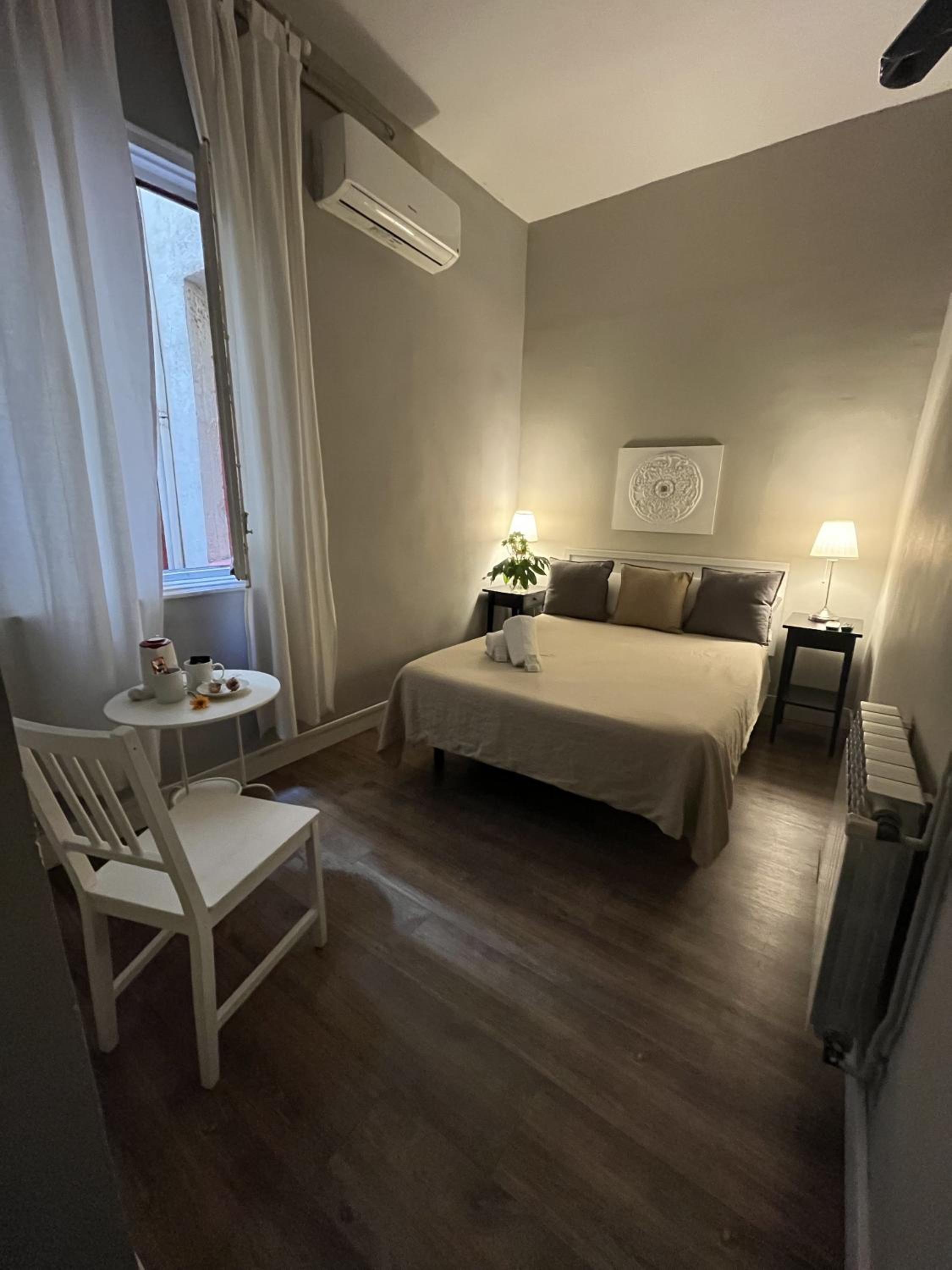Double Room with Private Bathroom - Photo 4