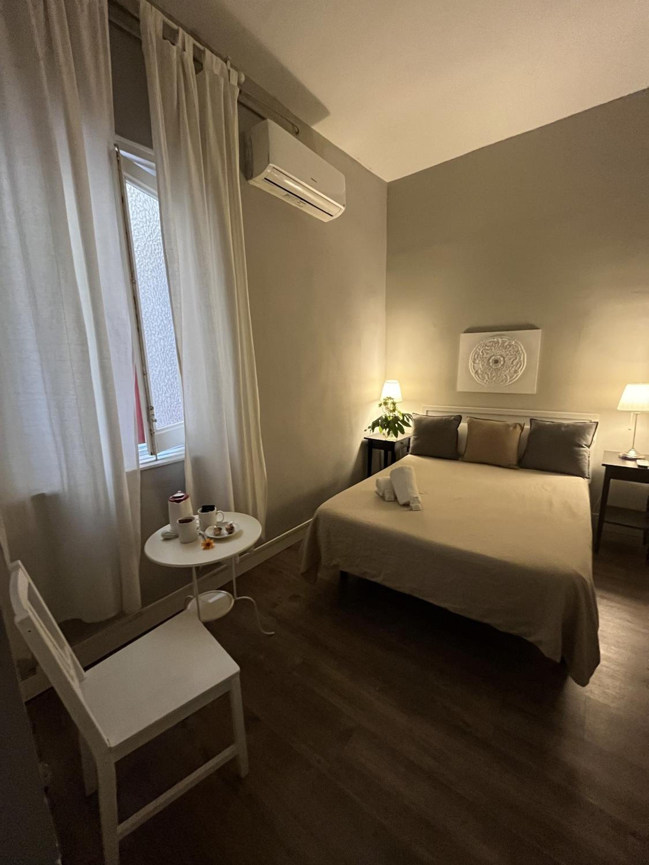 Double Room with Private Bathroom - Photo 6