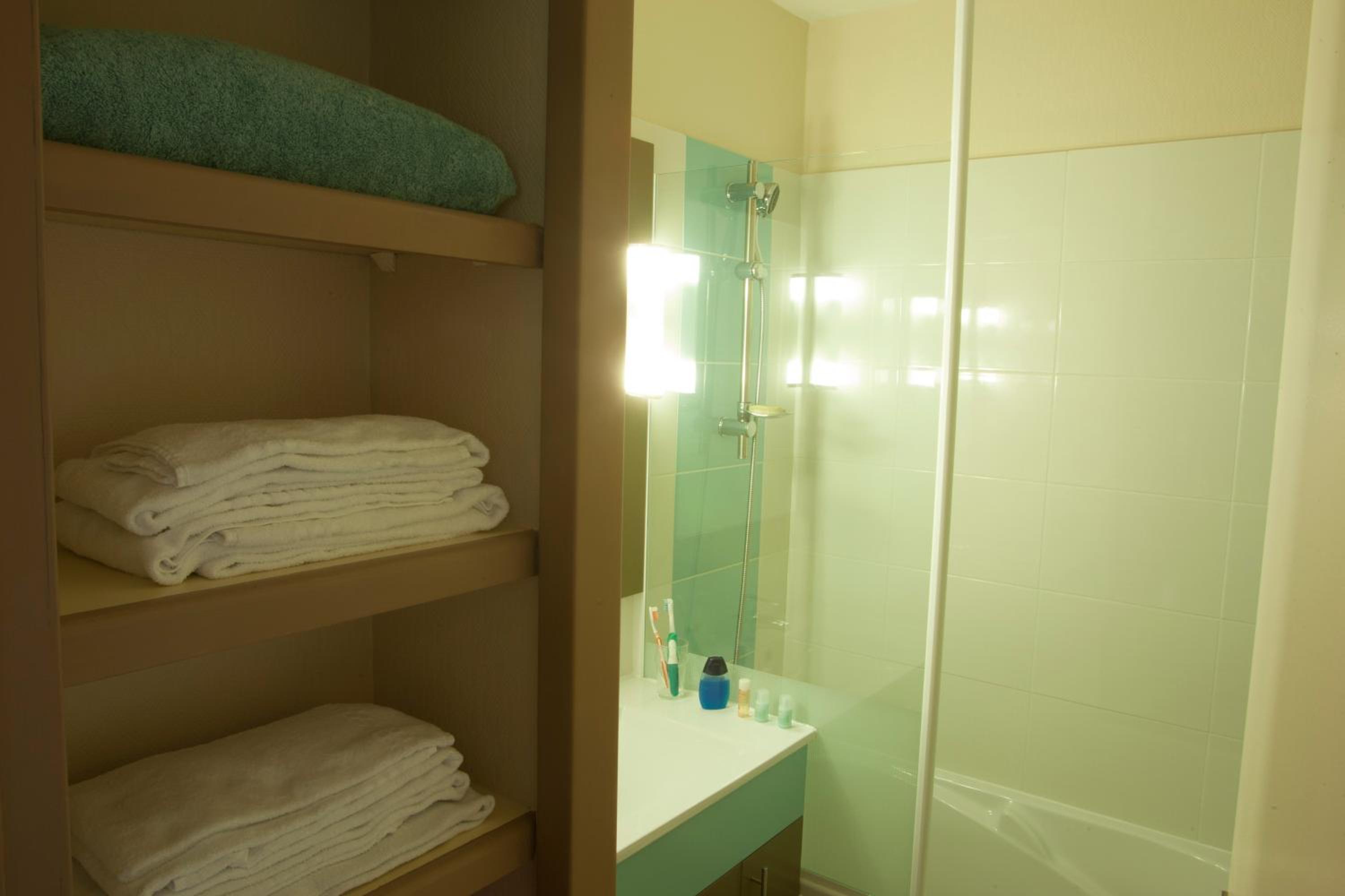 Standard Studio with Sleeping Alcove and Terrace or Balcony (4 People) - Photo 8