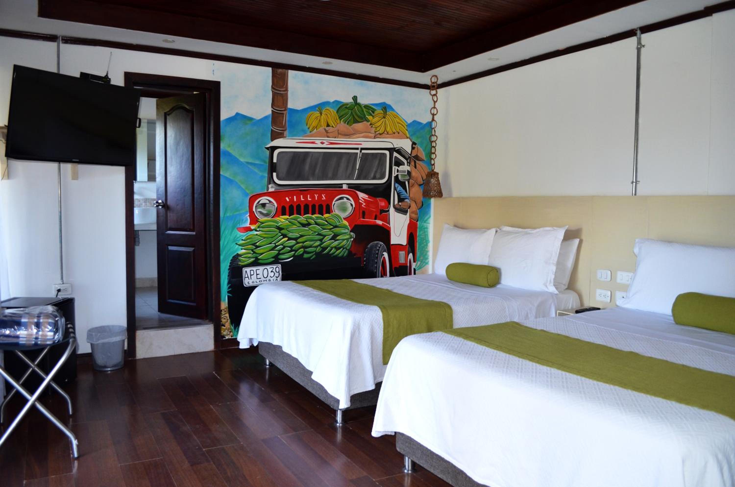 Queen Room with Two Queen Beds photo 1
