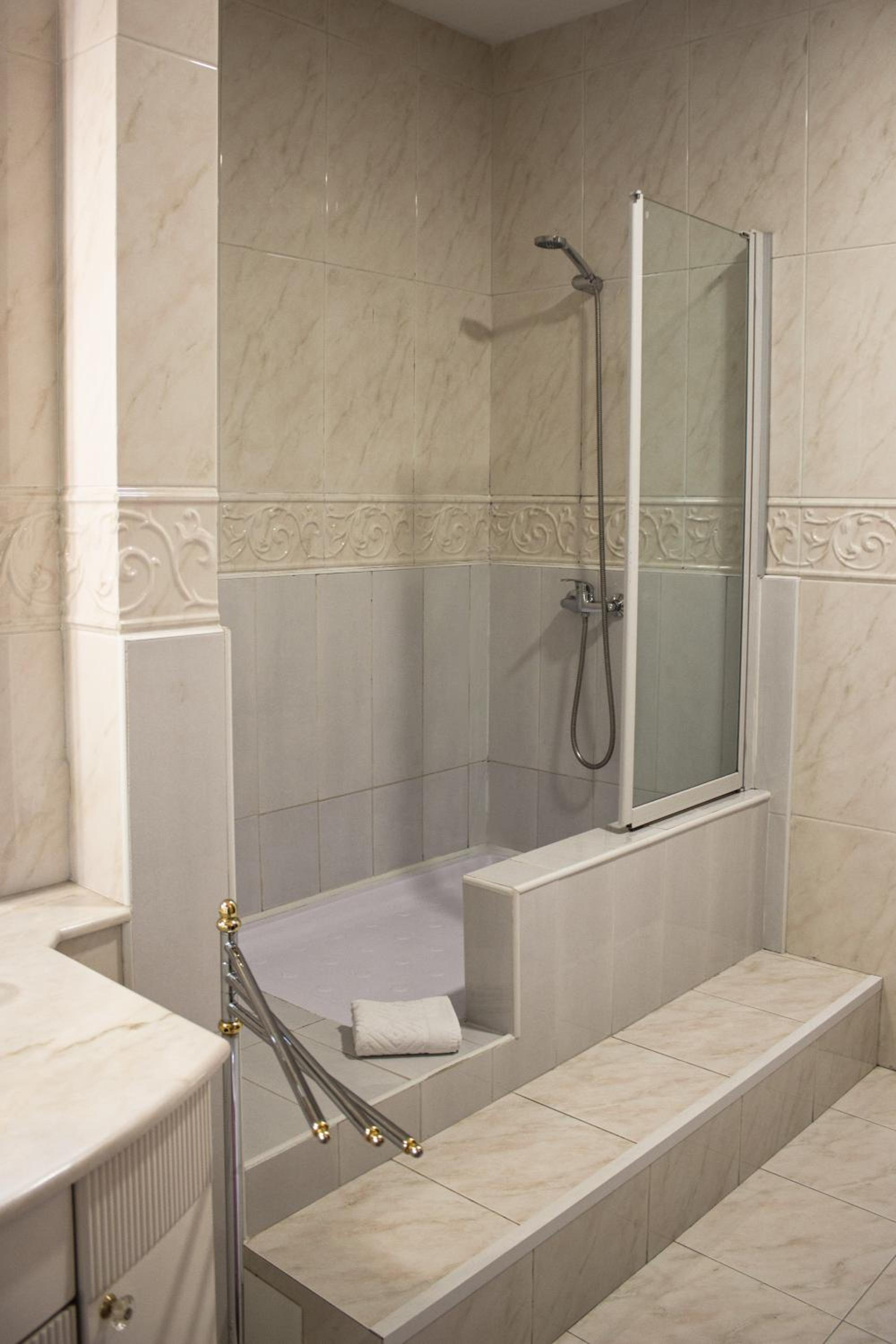 Triple Room with View - Photo 23