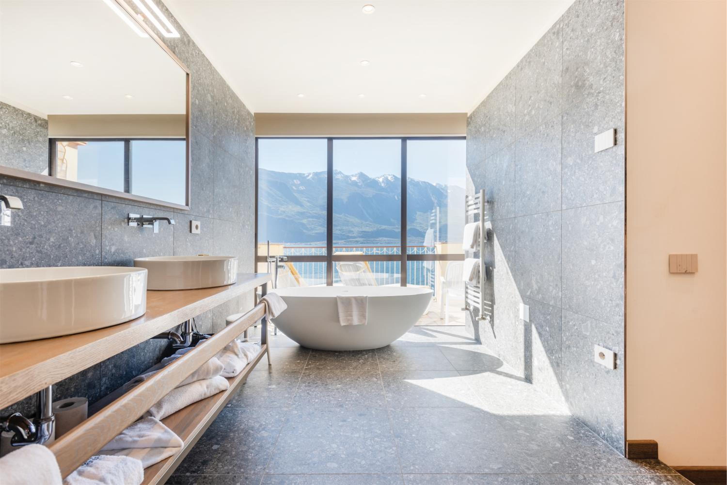 Suite with Lake View photo 3