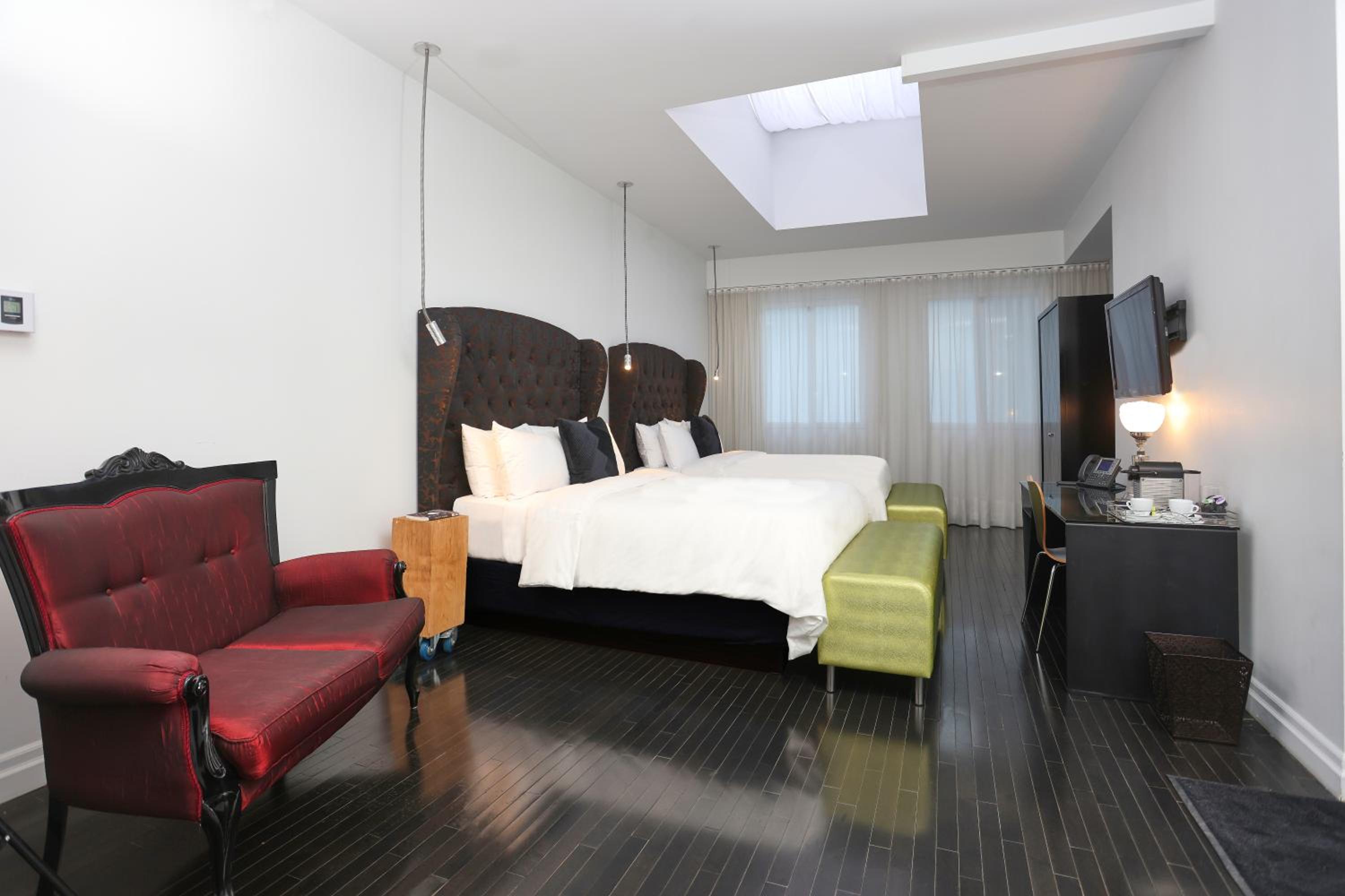 Junior suite 2 Queen beds thumbnail 5