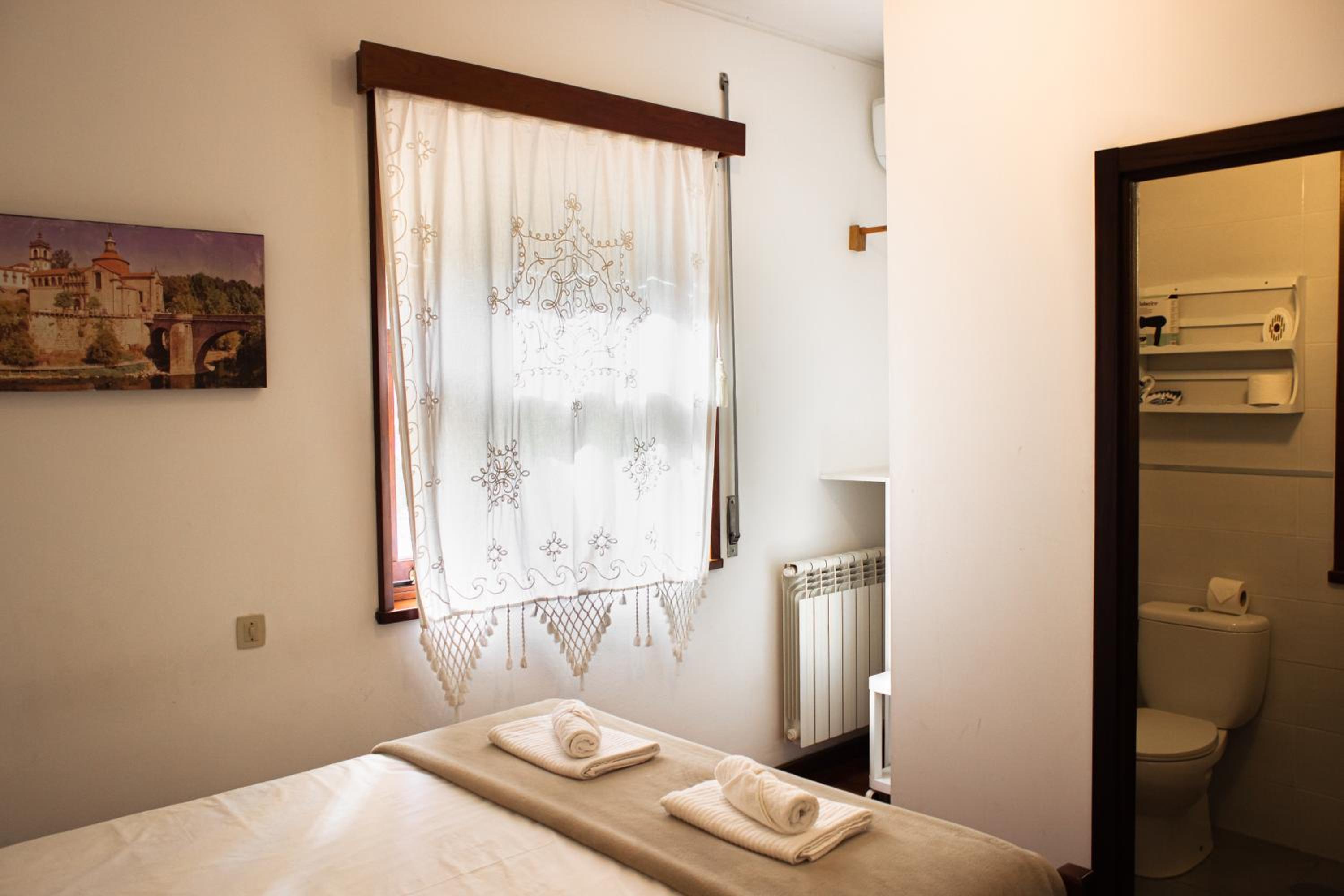 Double Room with Lake View - Photo 4