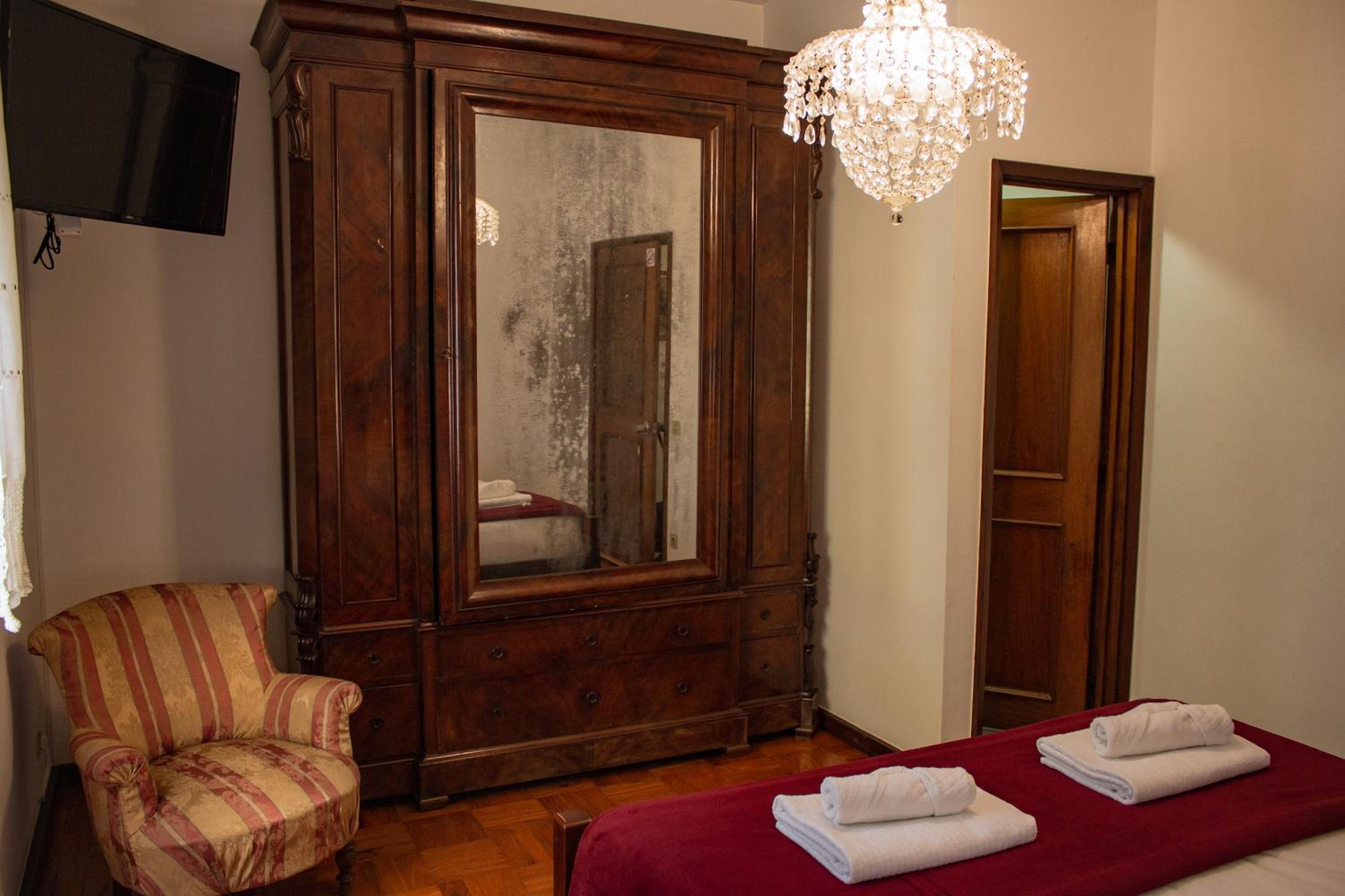 Standard Double Room - Photo 4