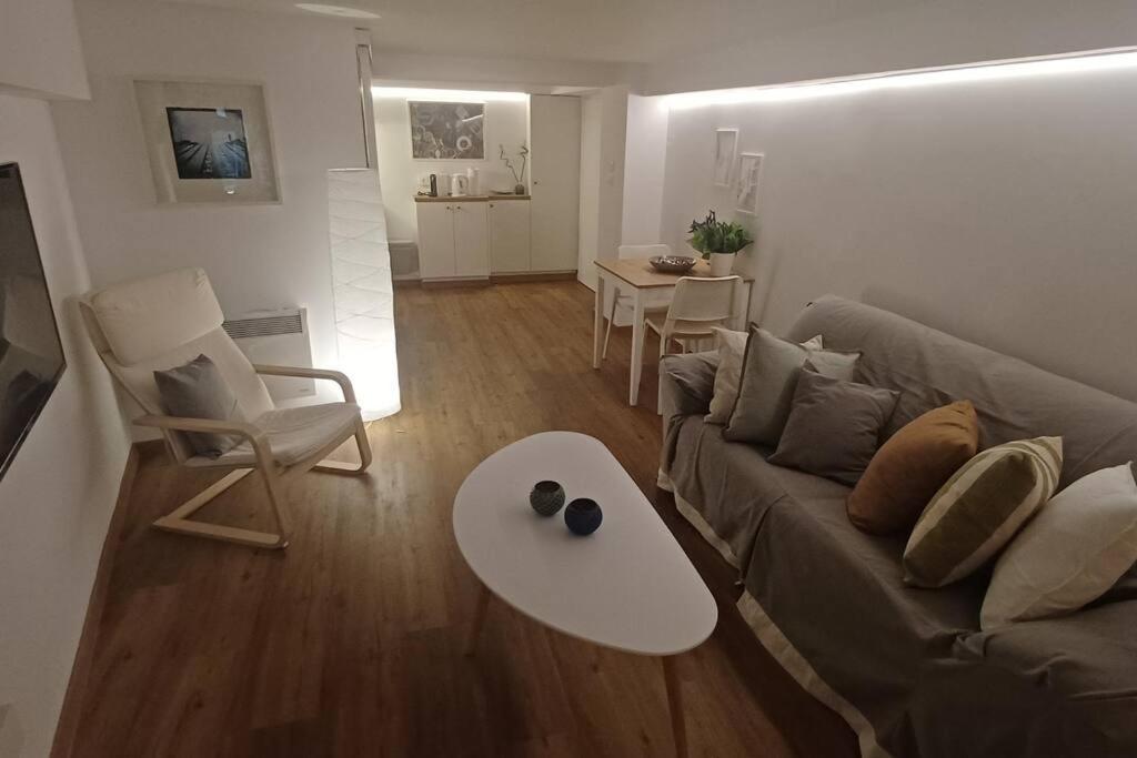 Deluxe Studio