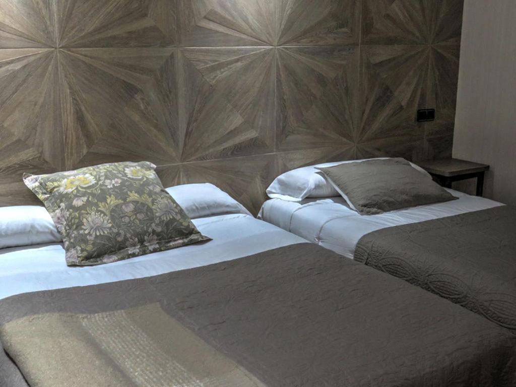 Twin Room - Photo 1