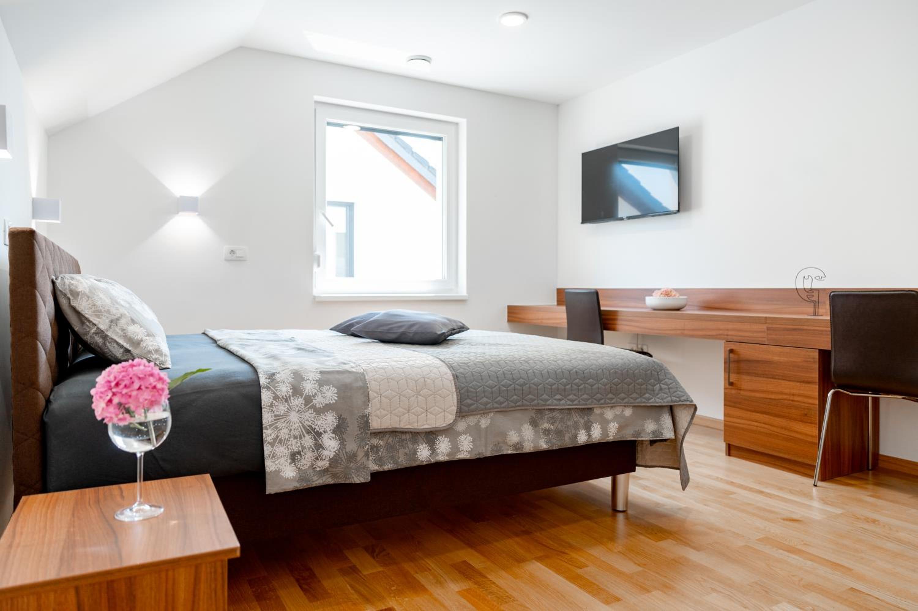 Triple Room with Bathroom - Photo 9