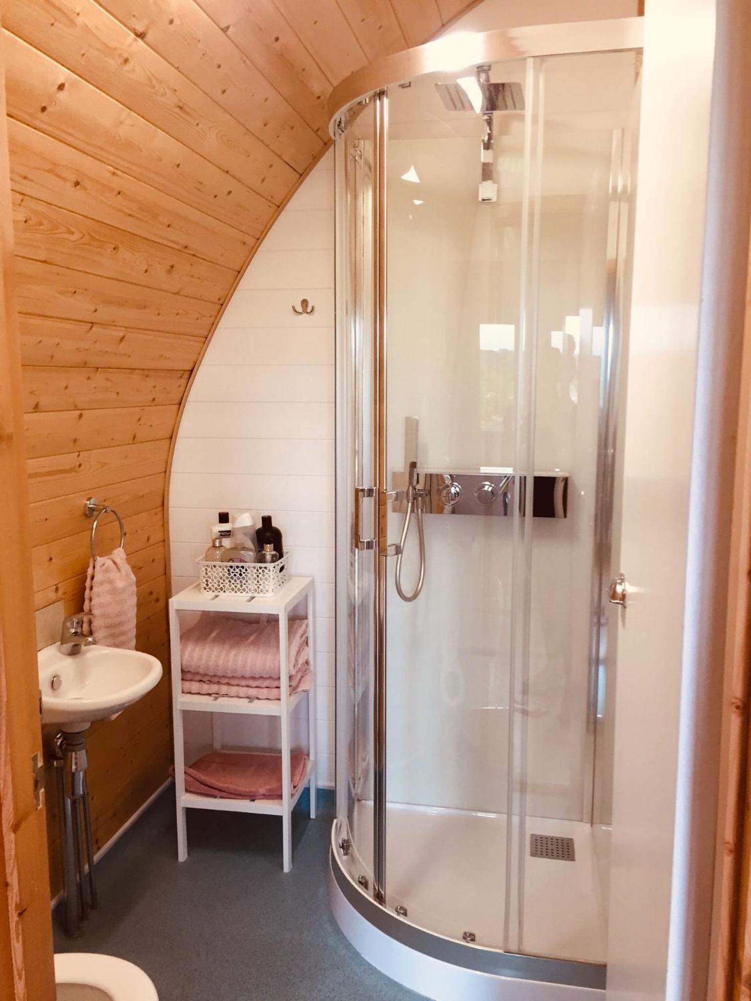 Deluxe Family Room (No hot tub) - Pet Friendly - Photo 15