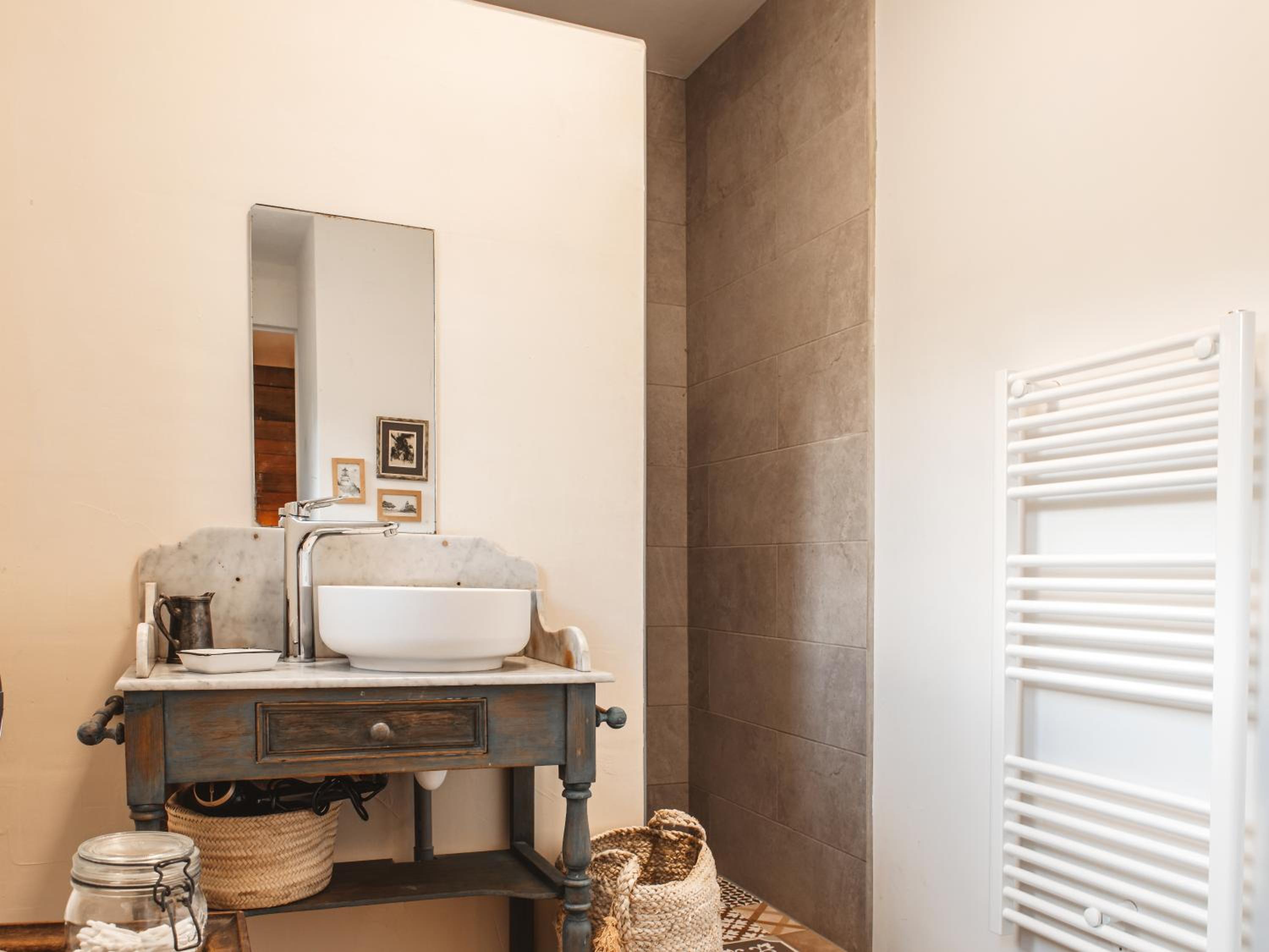 Large Double Room - Photo 6