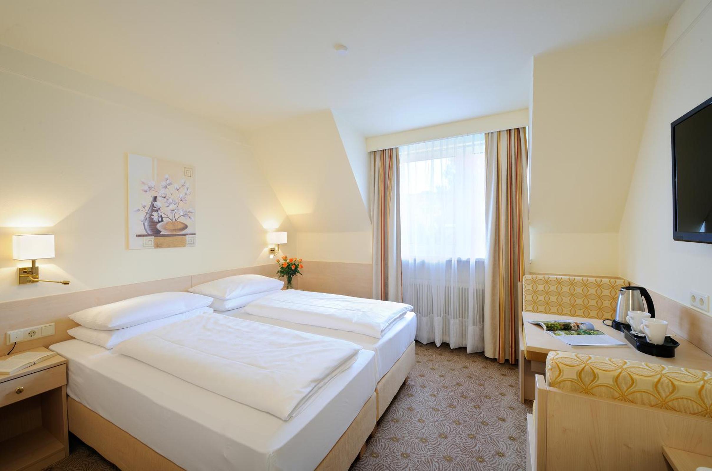 Double or Twin Room - Photo 17