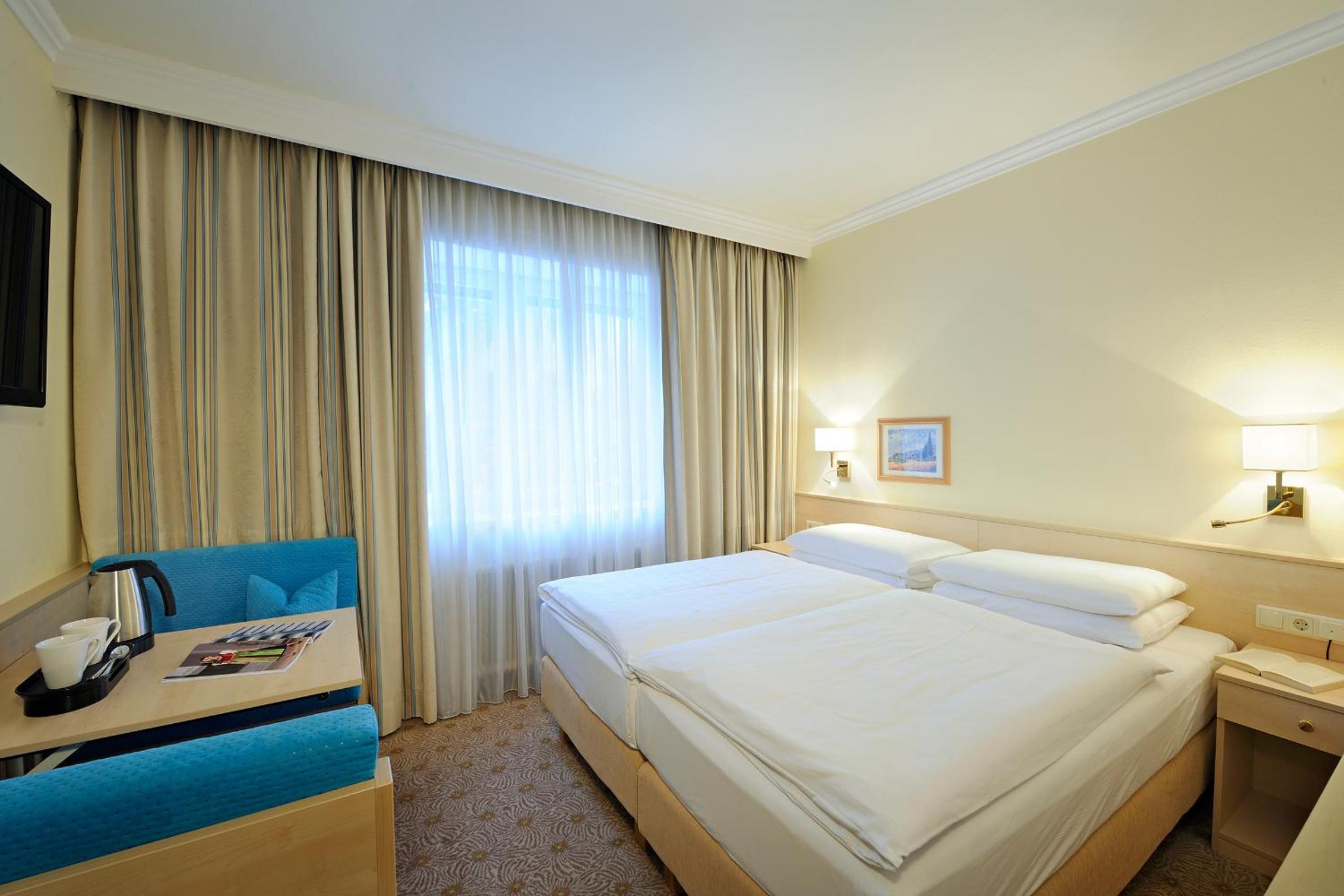 Double or Twin Room - Photo 5