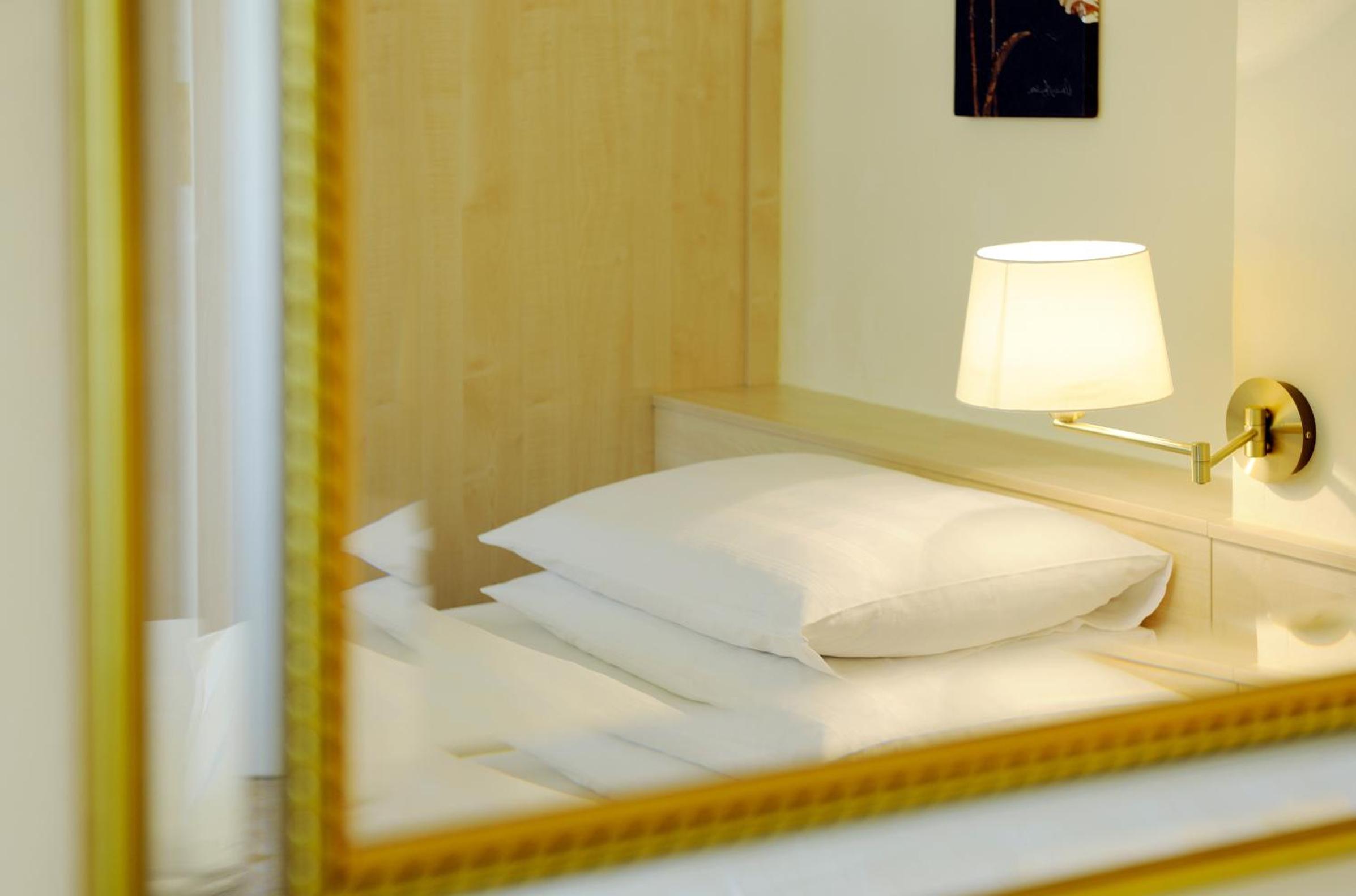 Double or Twin Room - Photo 4