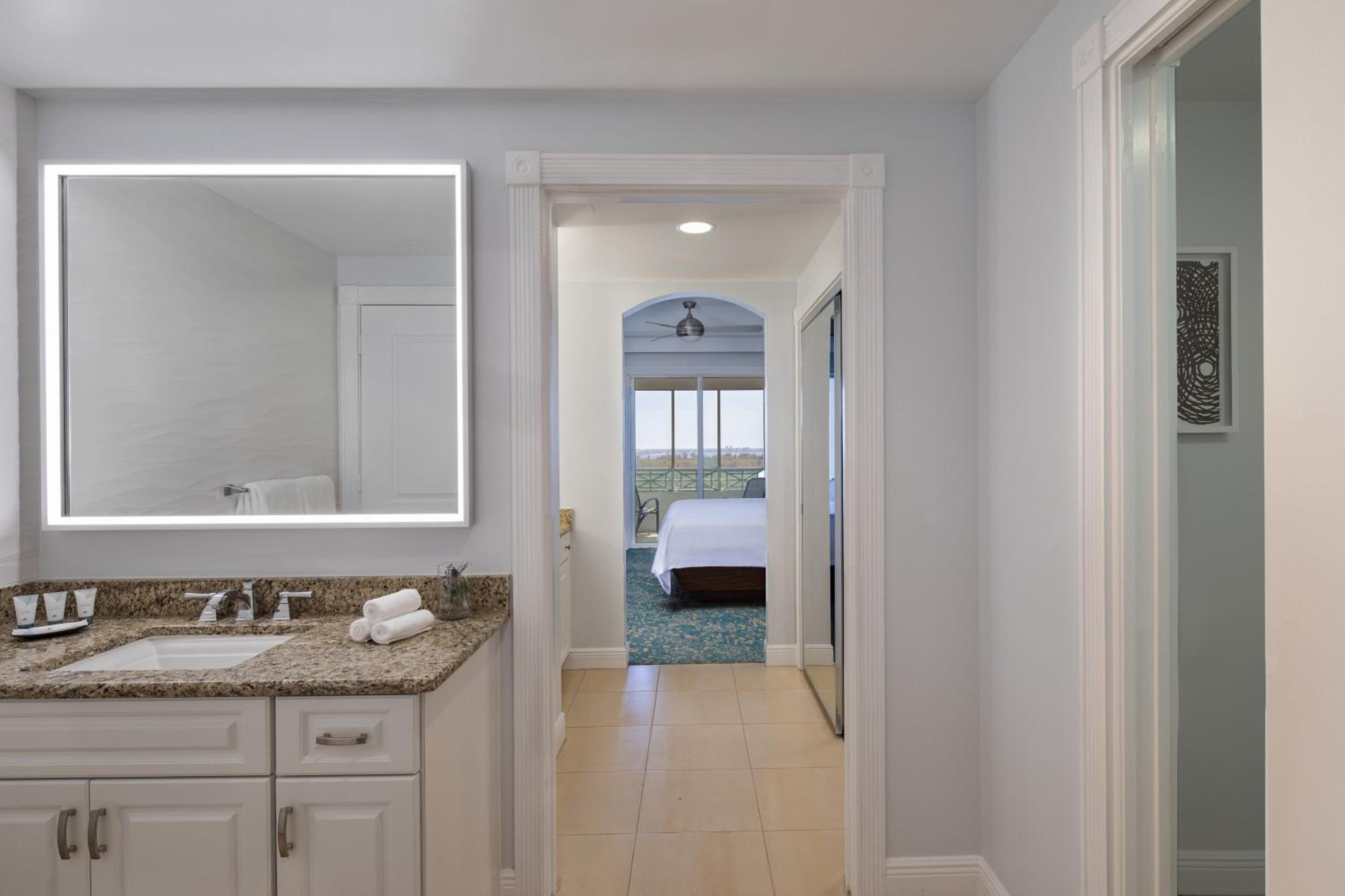 One-Bedroom Suite - Photo 4