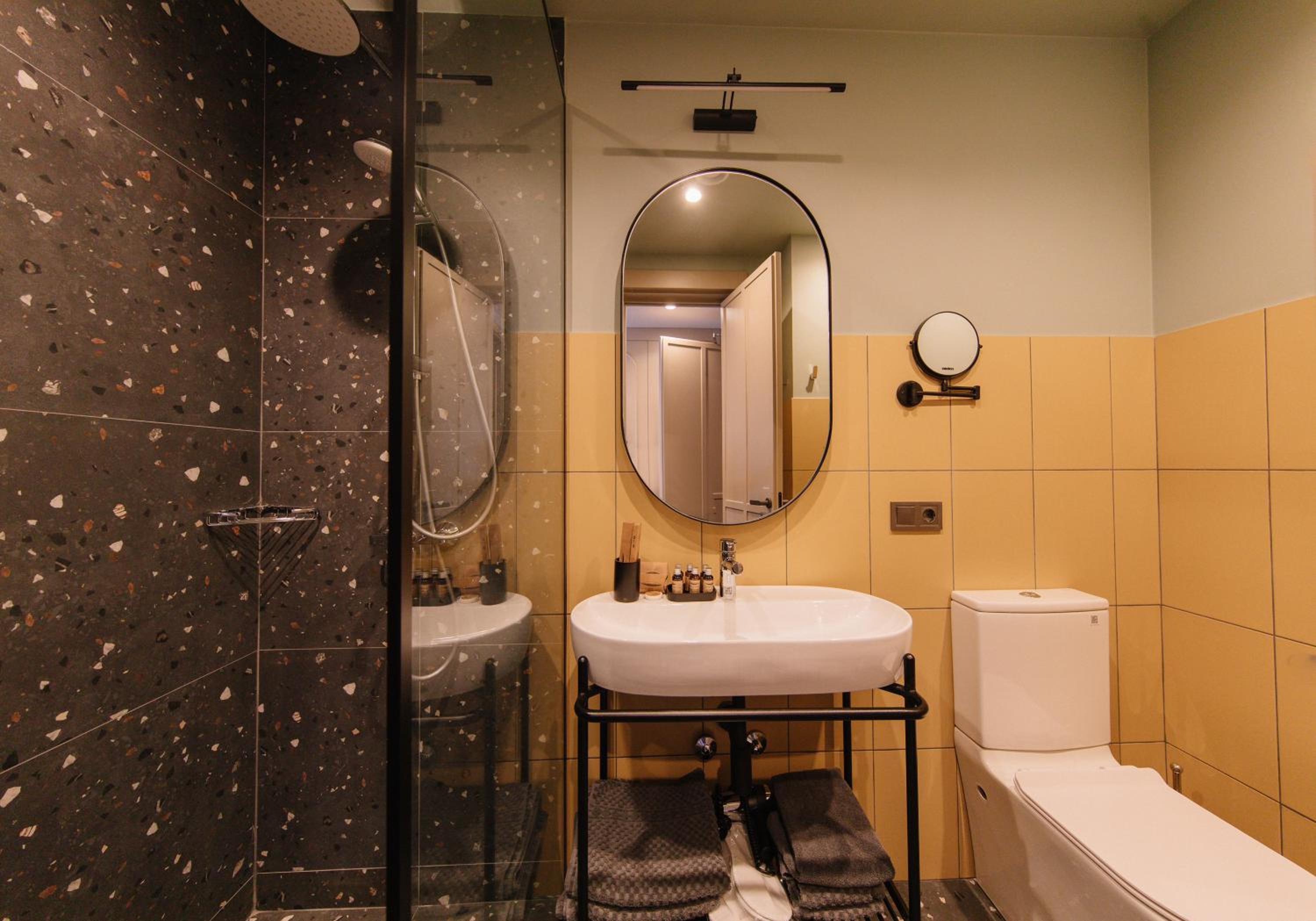 Standard Double Room - Photo 7