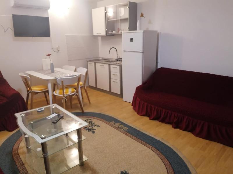 One-Bedroom Apartment - Photo 8