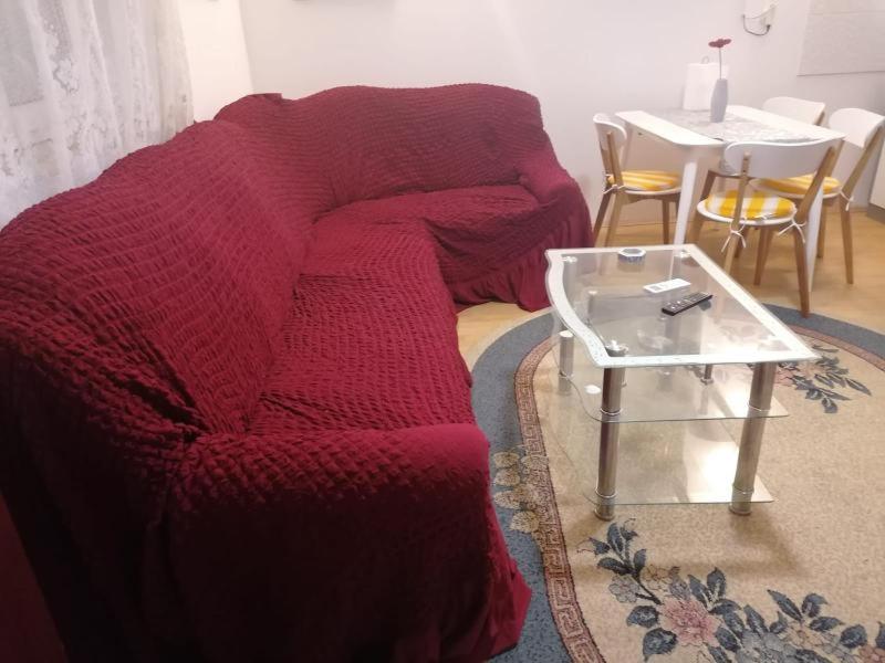 One-Bedroom Apartment - Photo 1