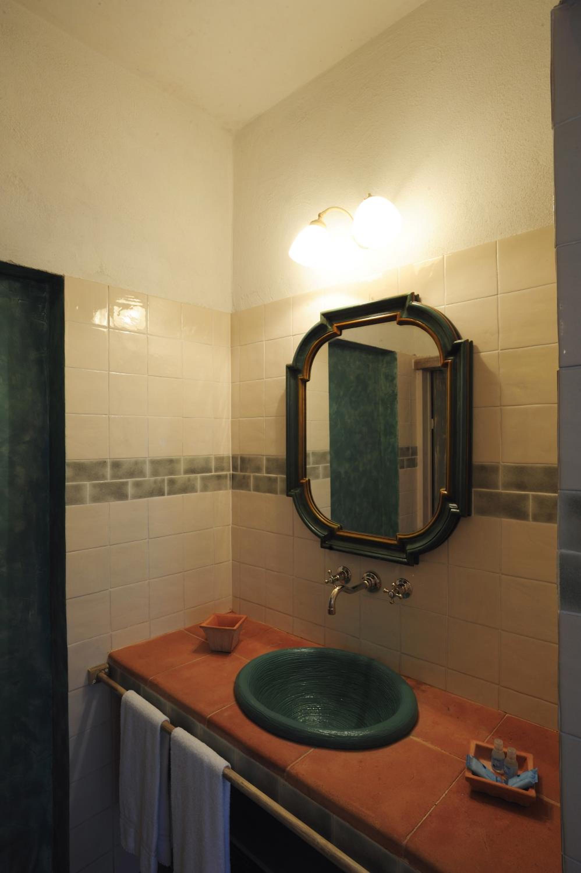 Deluxe Double Room - Photo 7