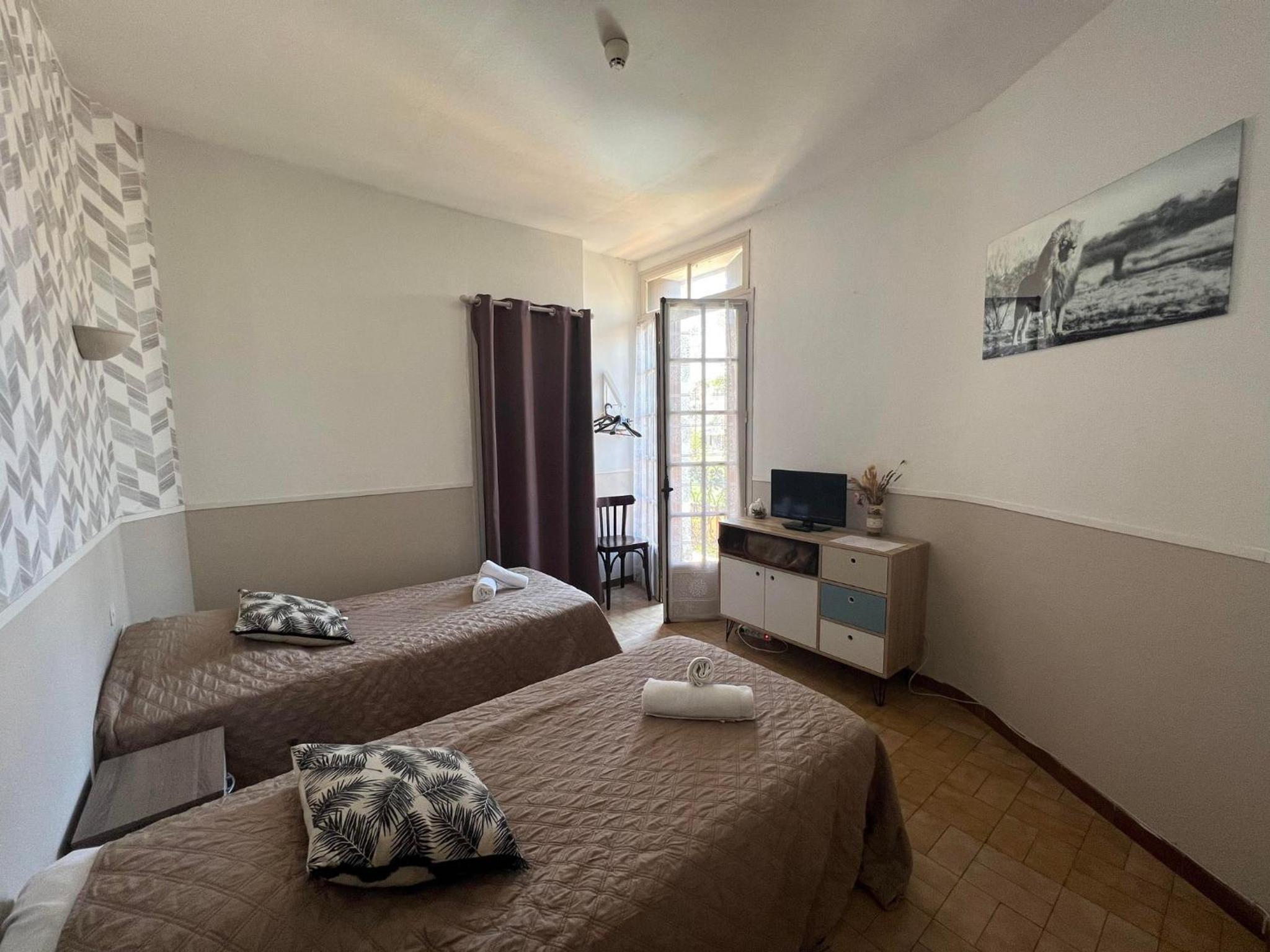 Twin Room - Photo 1