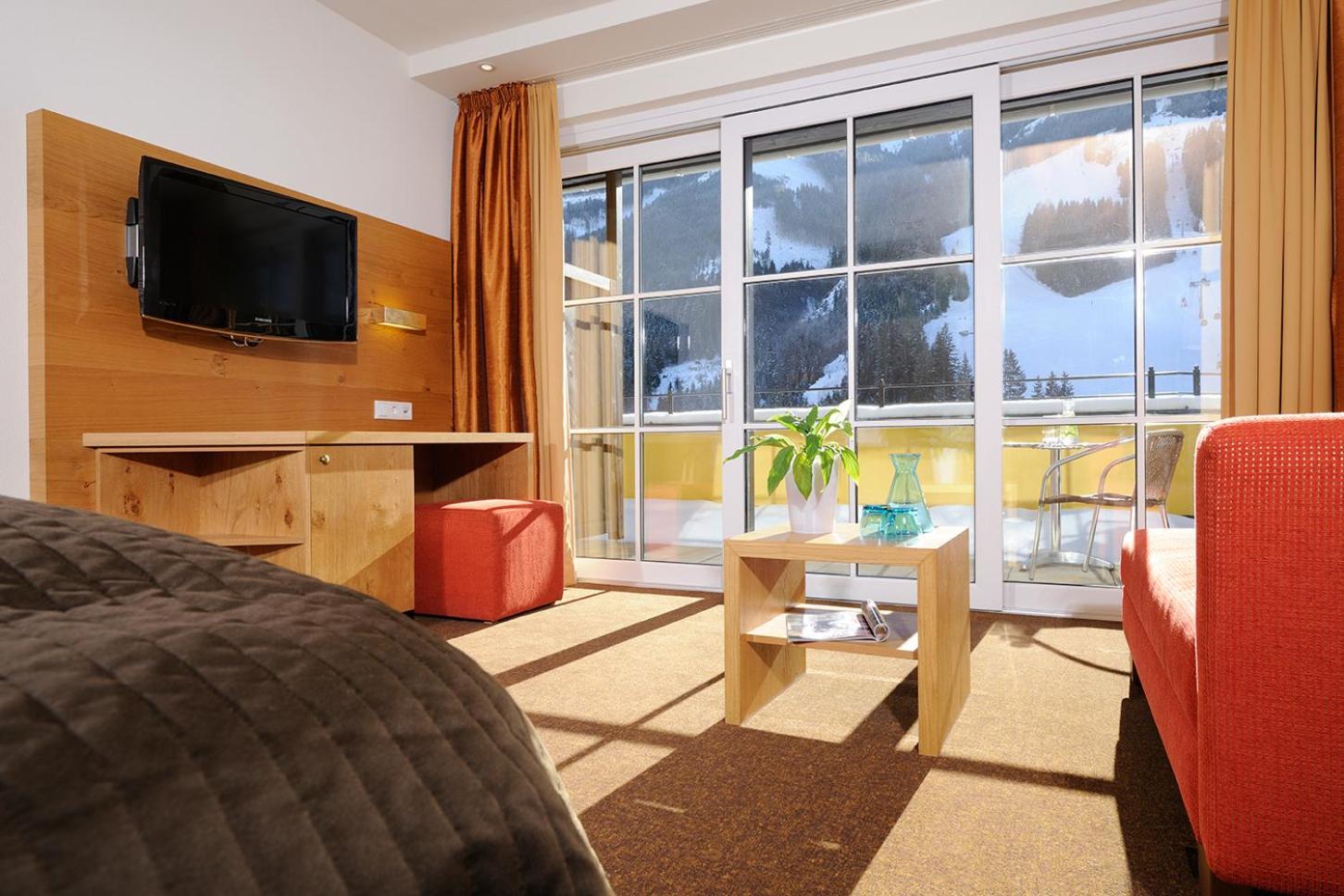 Deluxe Junior Suite - Photo 3