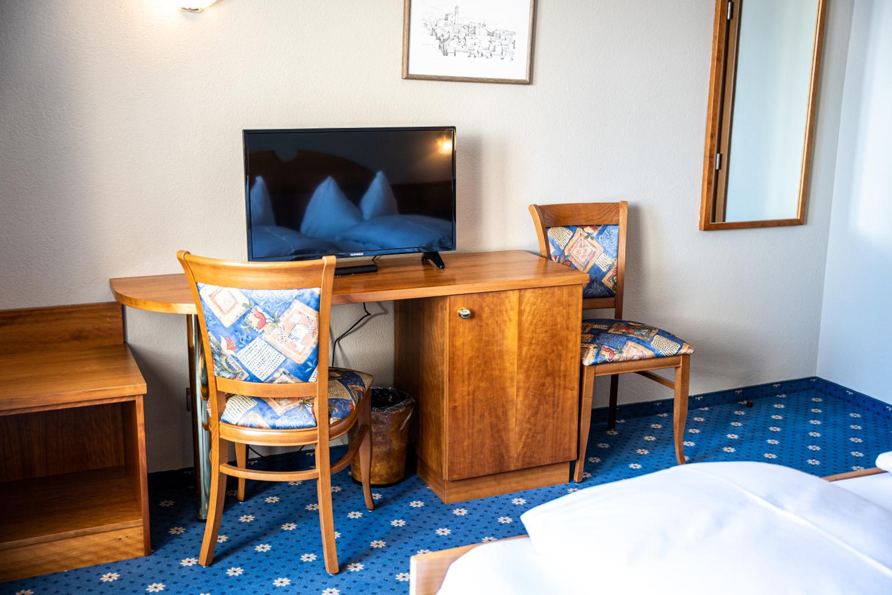 Deluxe Double Room with Balcony - Photo 3