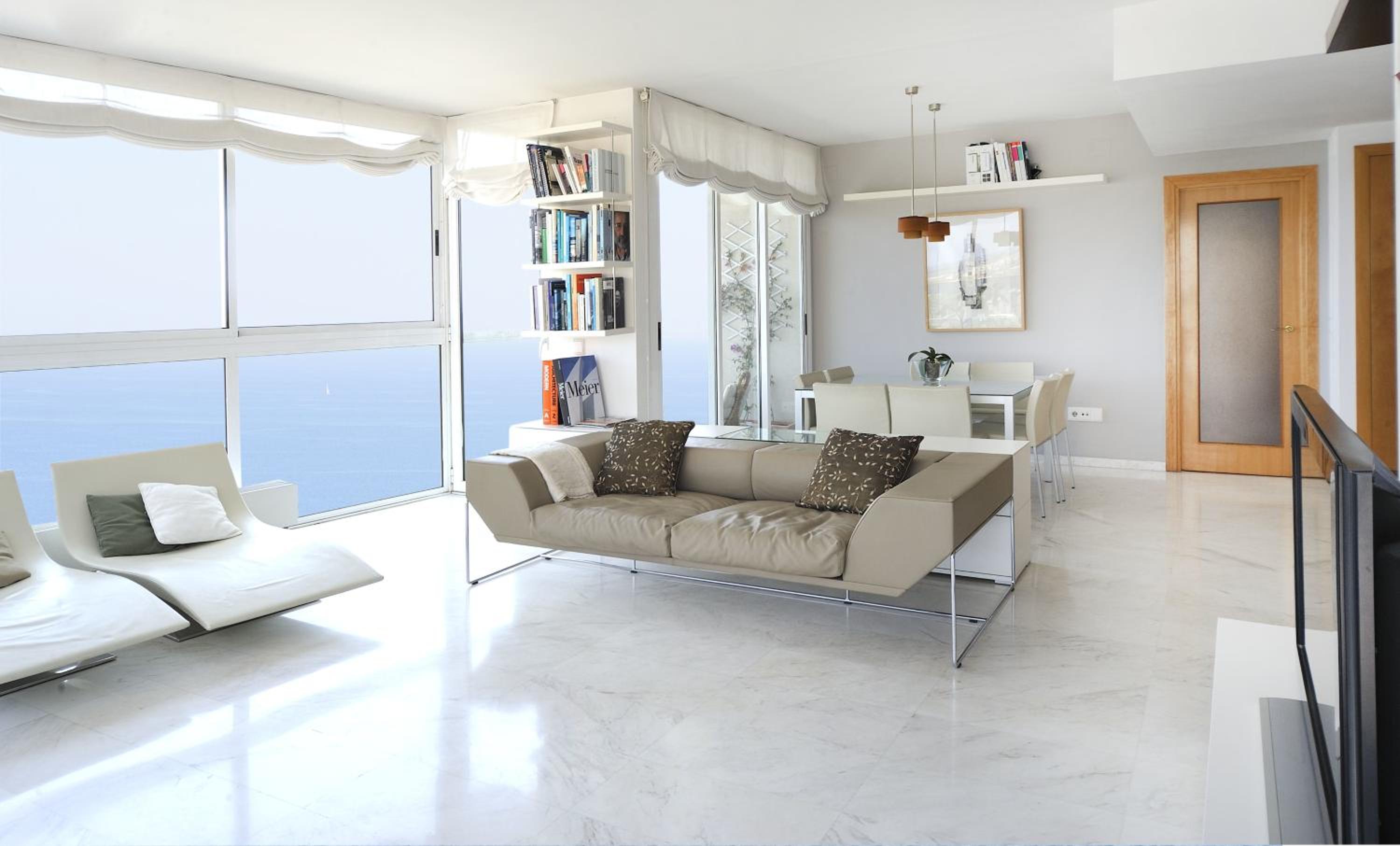 Three-Bedroom Apartment with Sea View photo 3