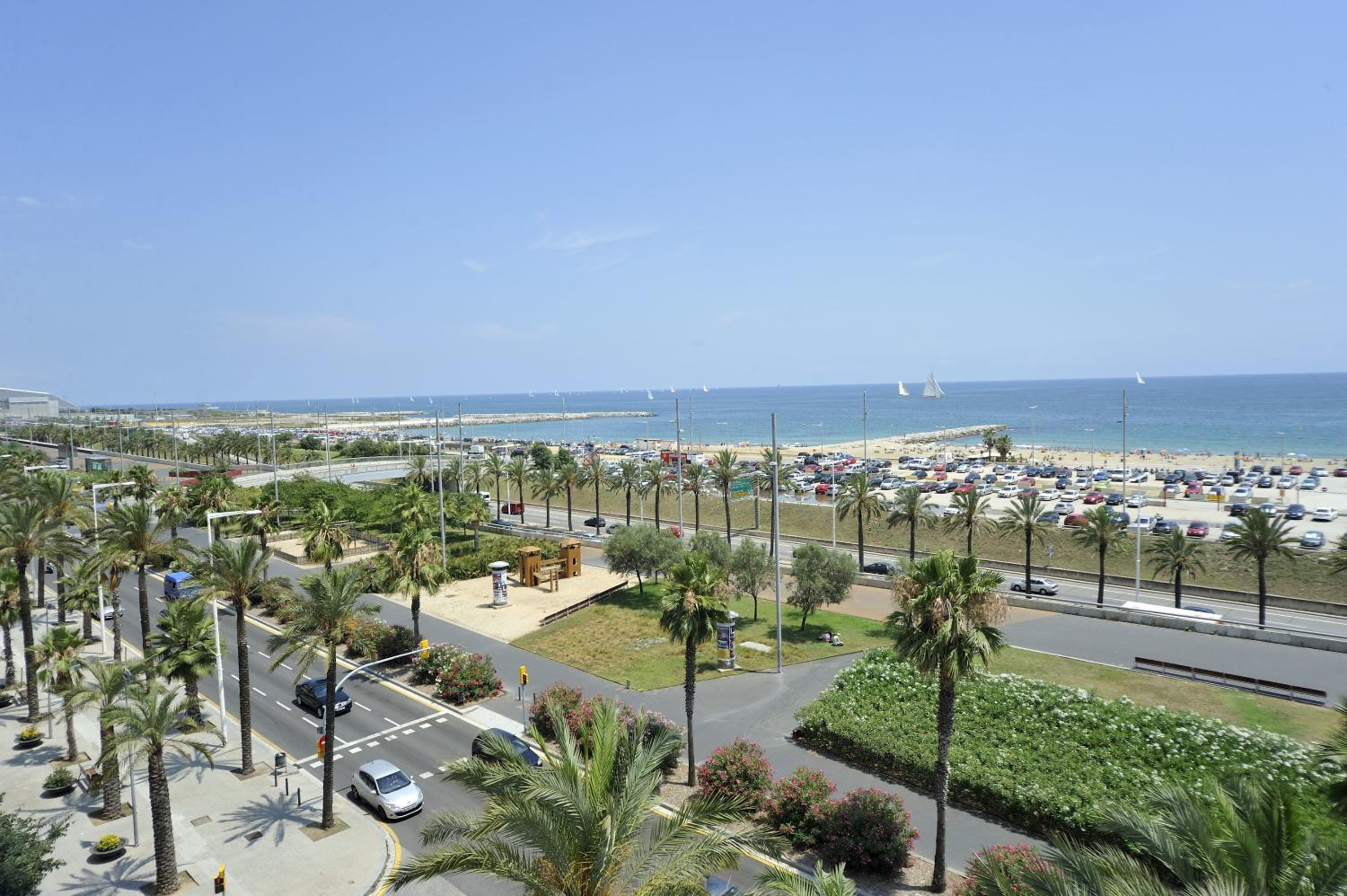 Three-Bedroom Apartment with Sea View photo 2