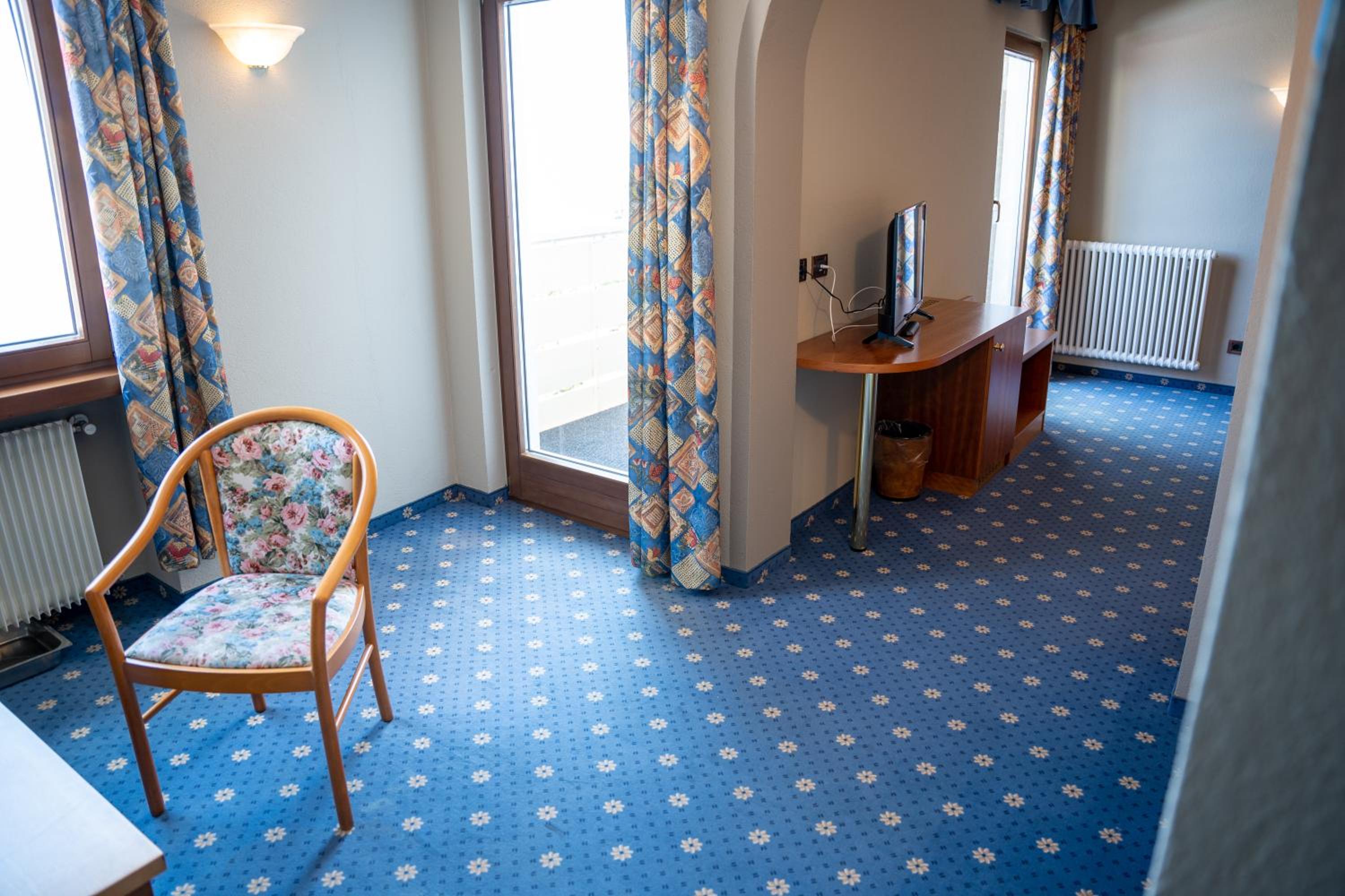 Deluxe Double Room with Extra Bed - Photo 13