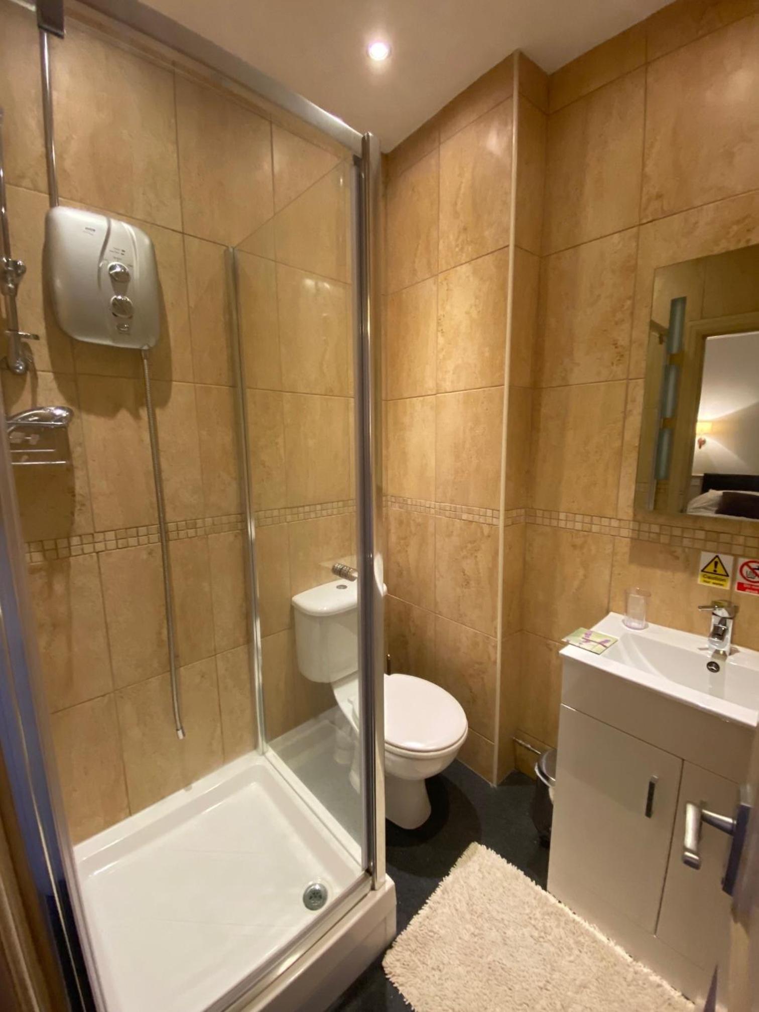 Standard Twin Room - Photo 2