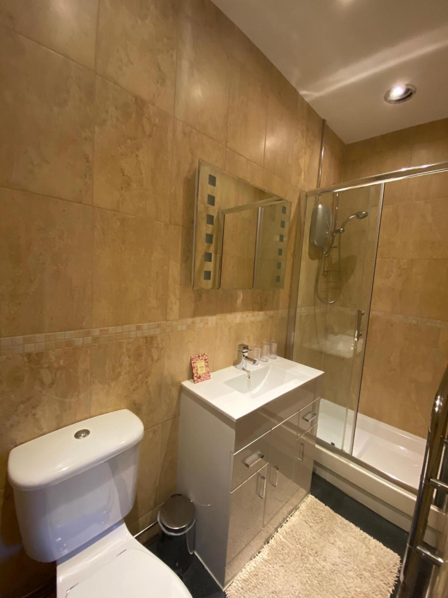 Triple Room with Private Bathroom - Photo 4