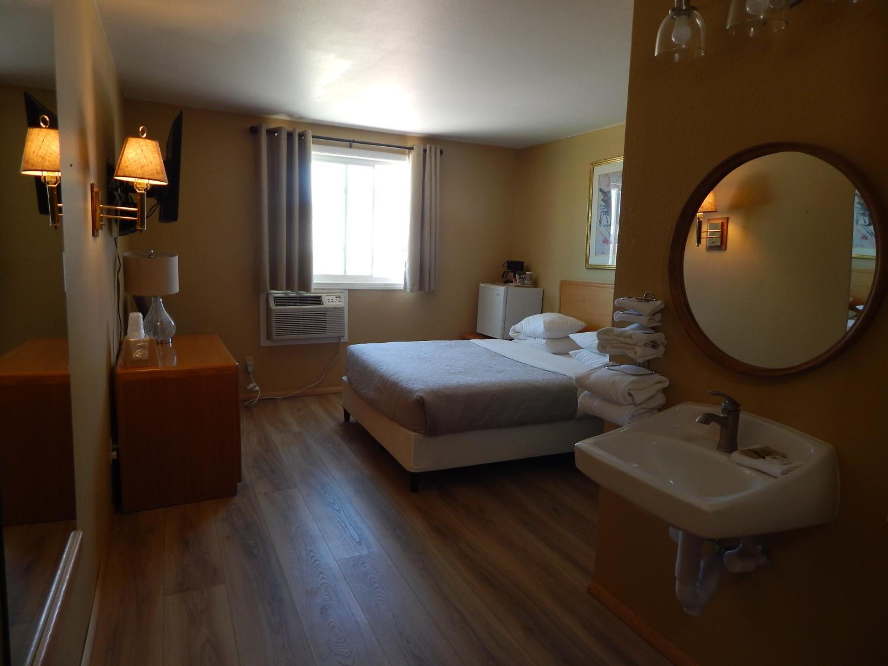 Queen Room - Disability Access photo 1