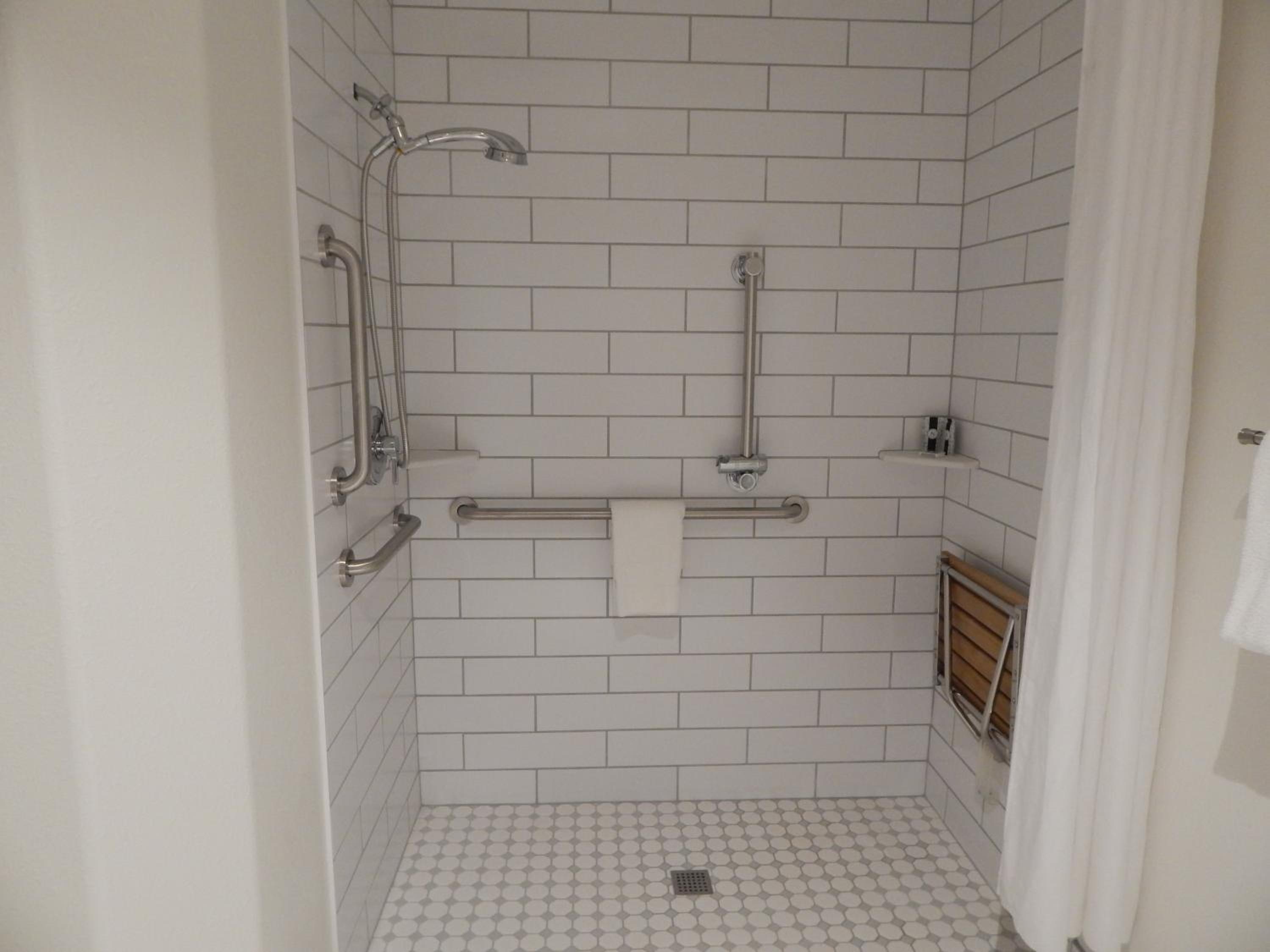 Queen Room - Disability Access photo 3