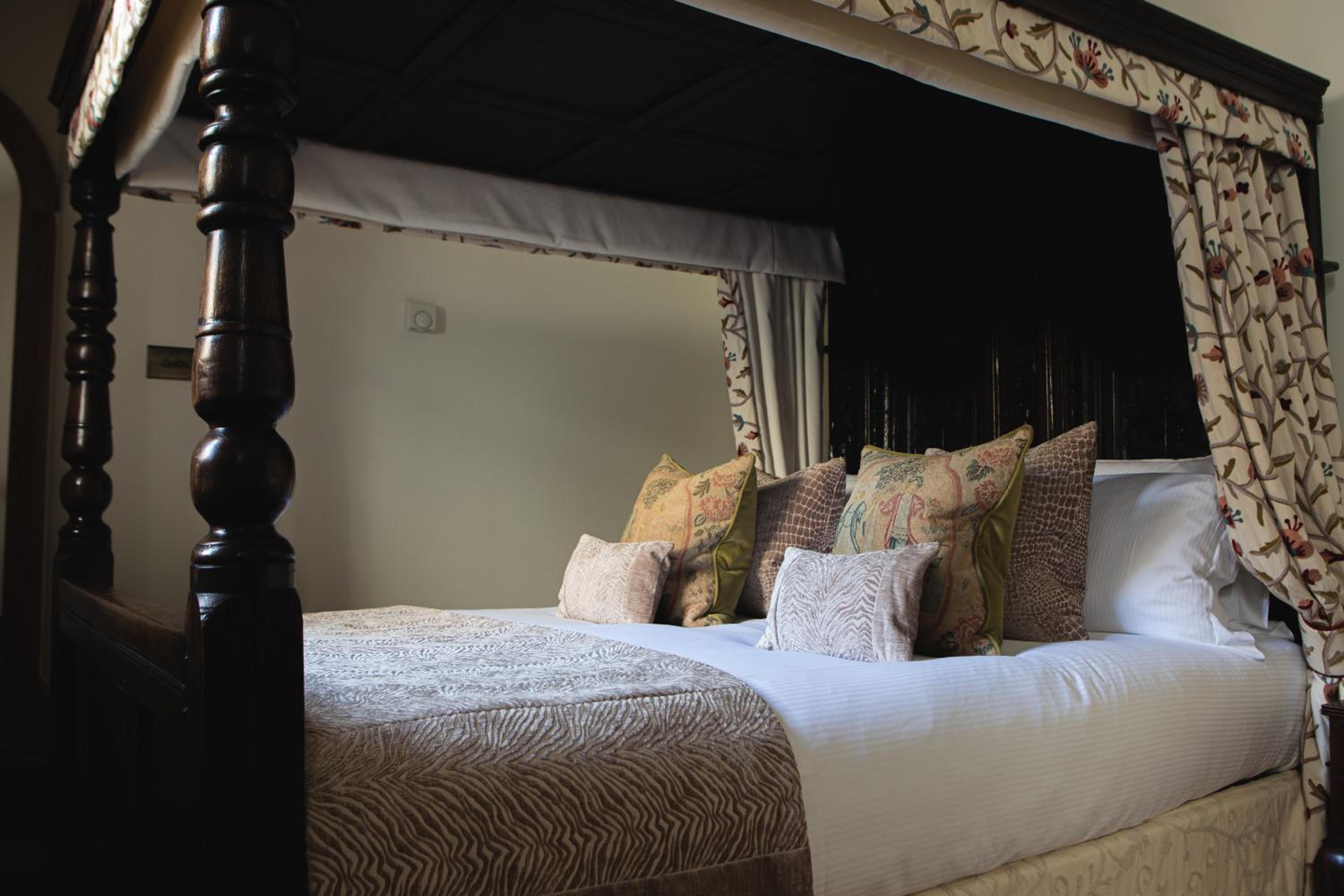 Deluxe King Suite (Dog Friendly)