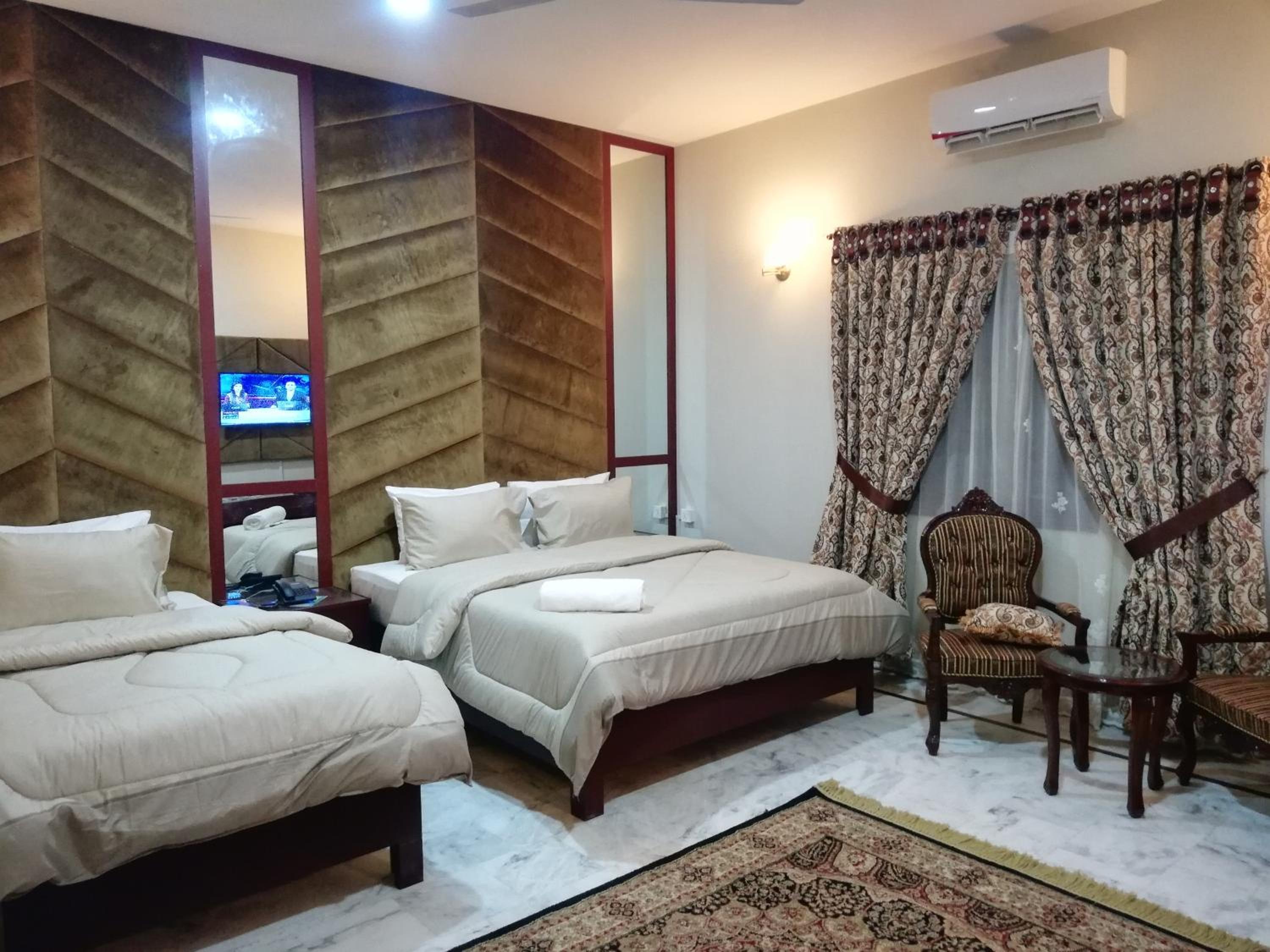 Deluxe Family Room