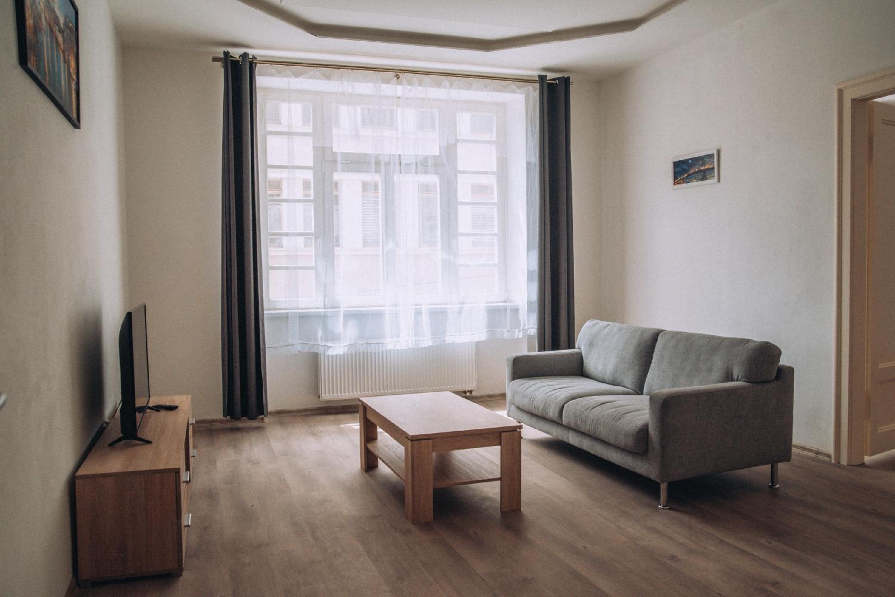 One-Bedroom Apartment photo 1