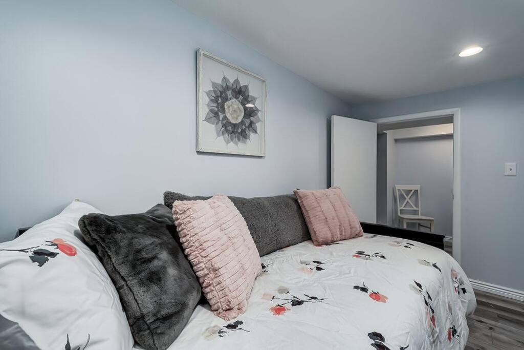Three-Bedroom House photo 3