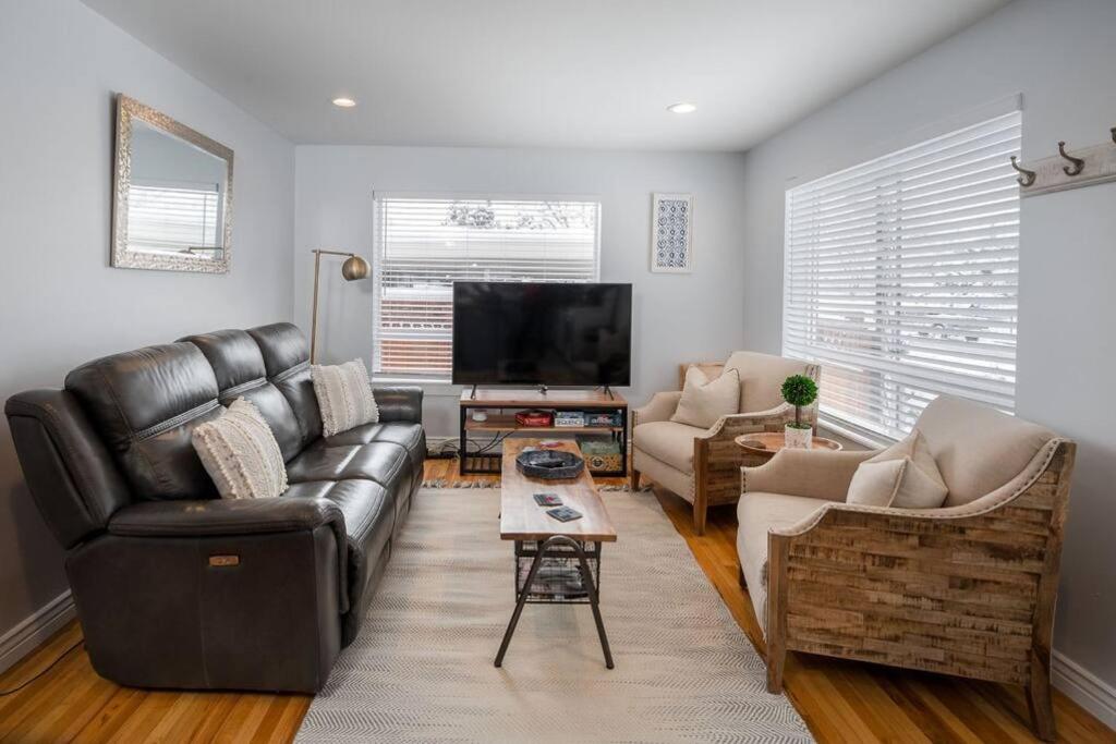 Three-Bedroom House photo 2