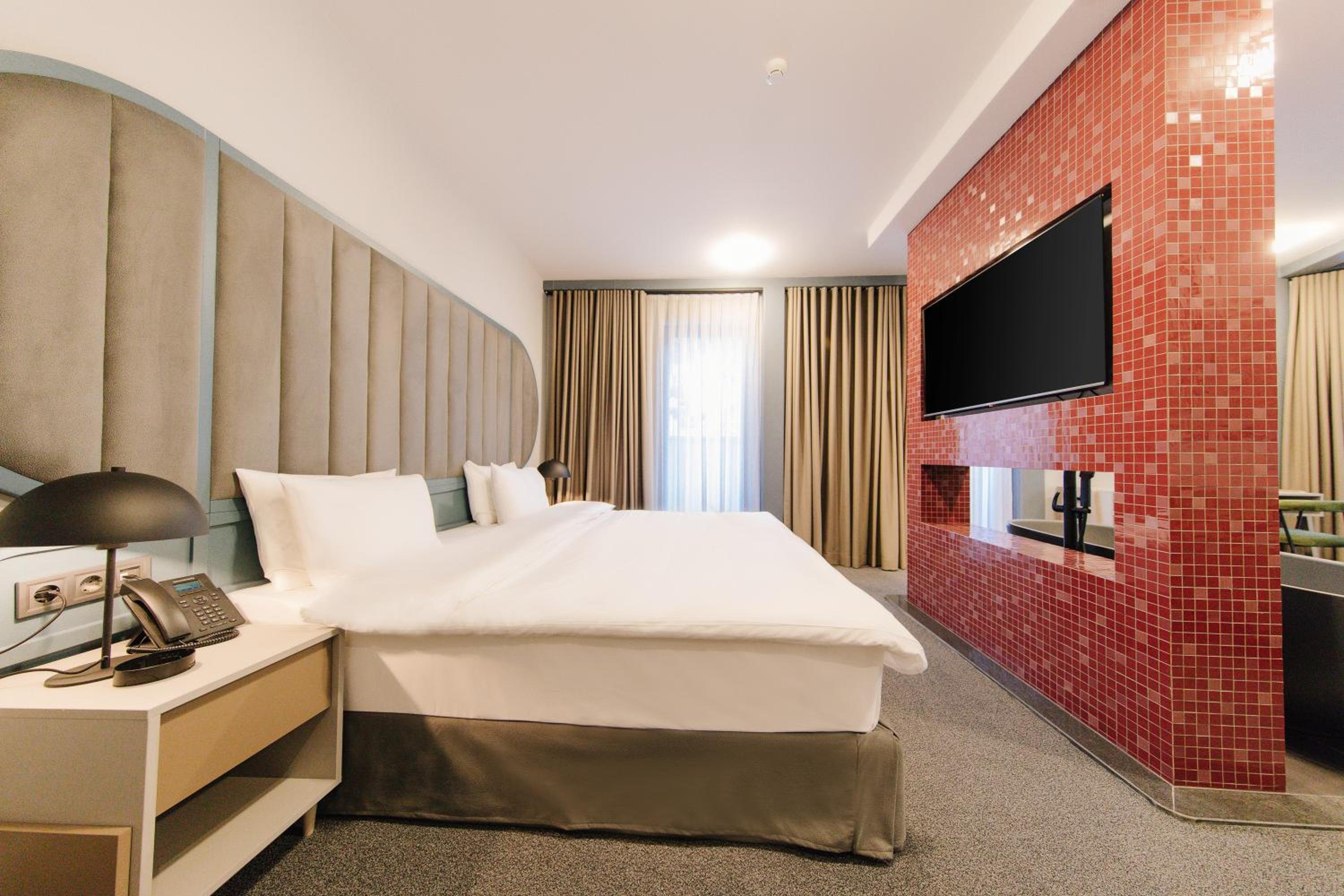 Executive Suite - Photo 1