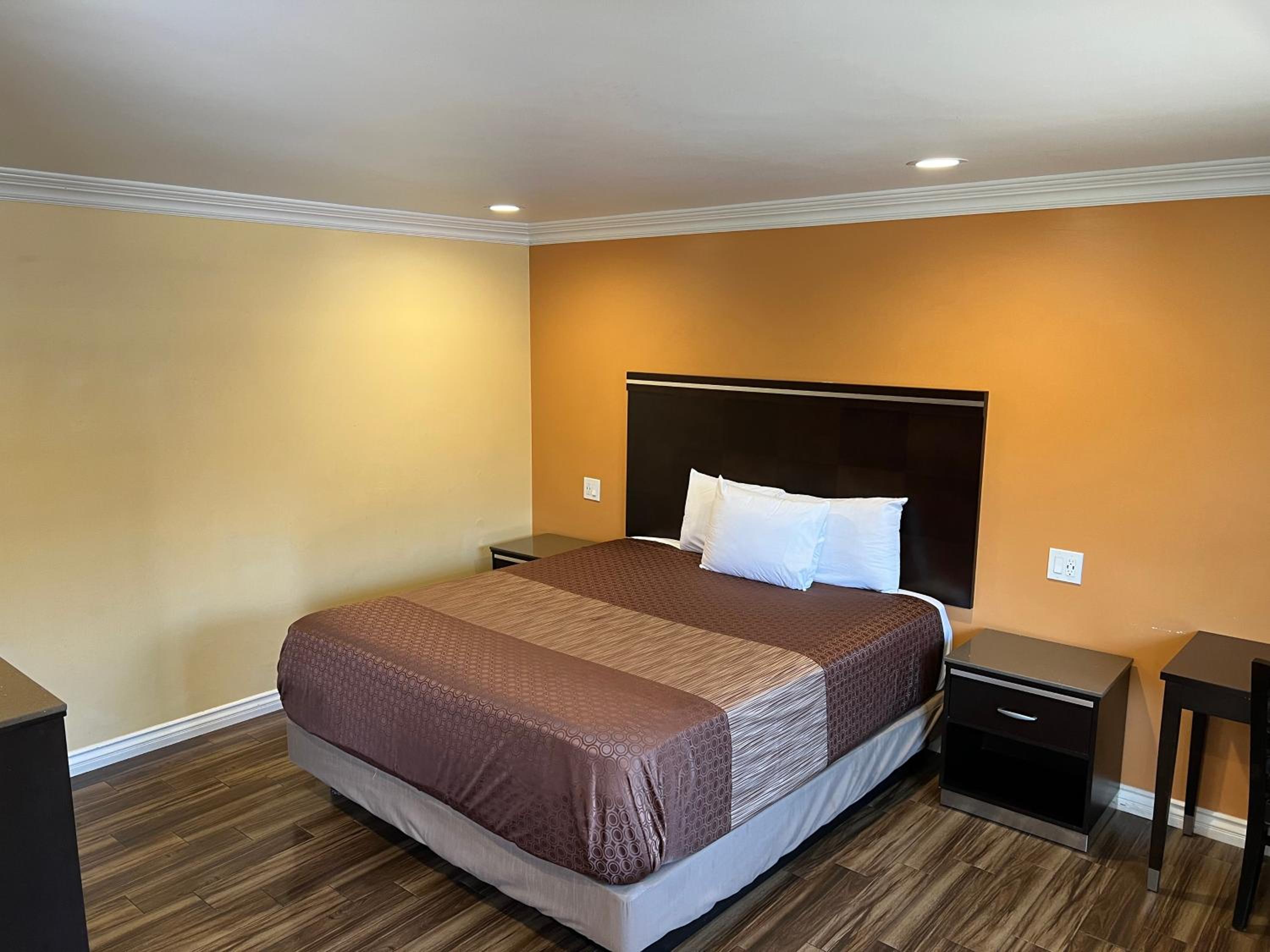Deluxe King Room - Photo 5