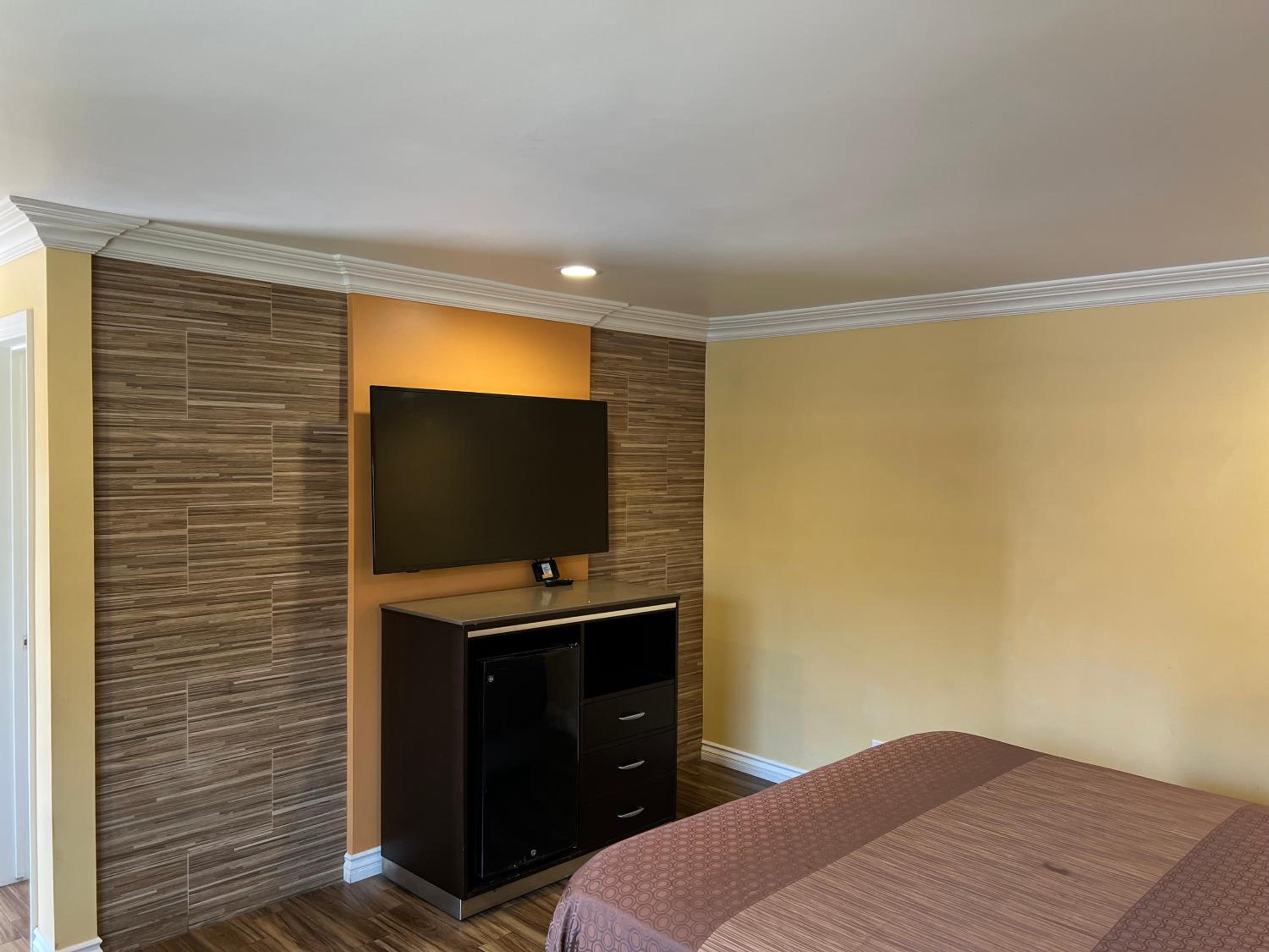 Deluxe King Room - Photo 6