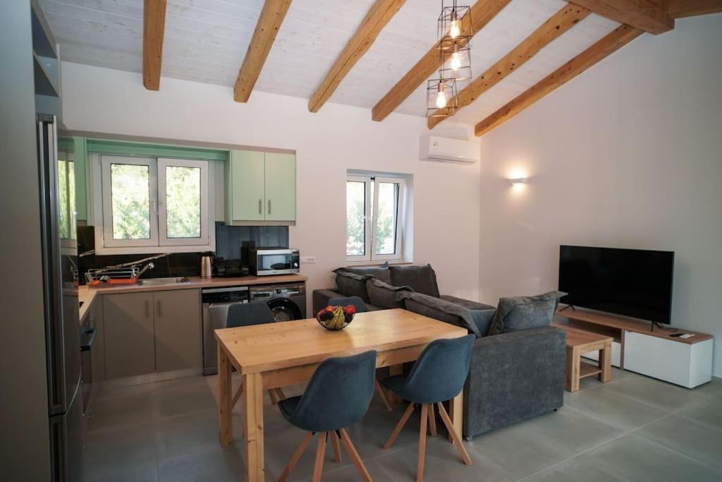 Two-Bedroom Apartment with Private Pool photo 2