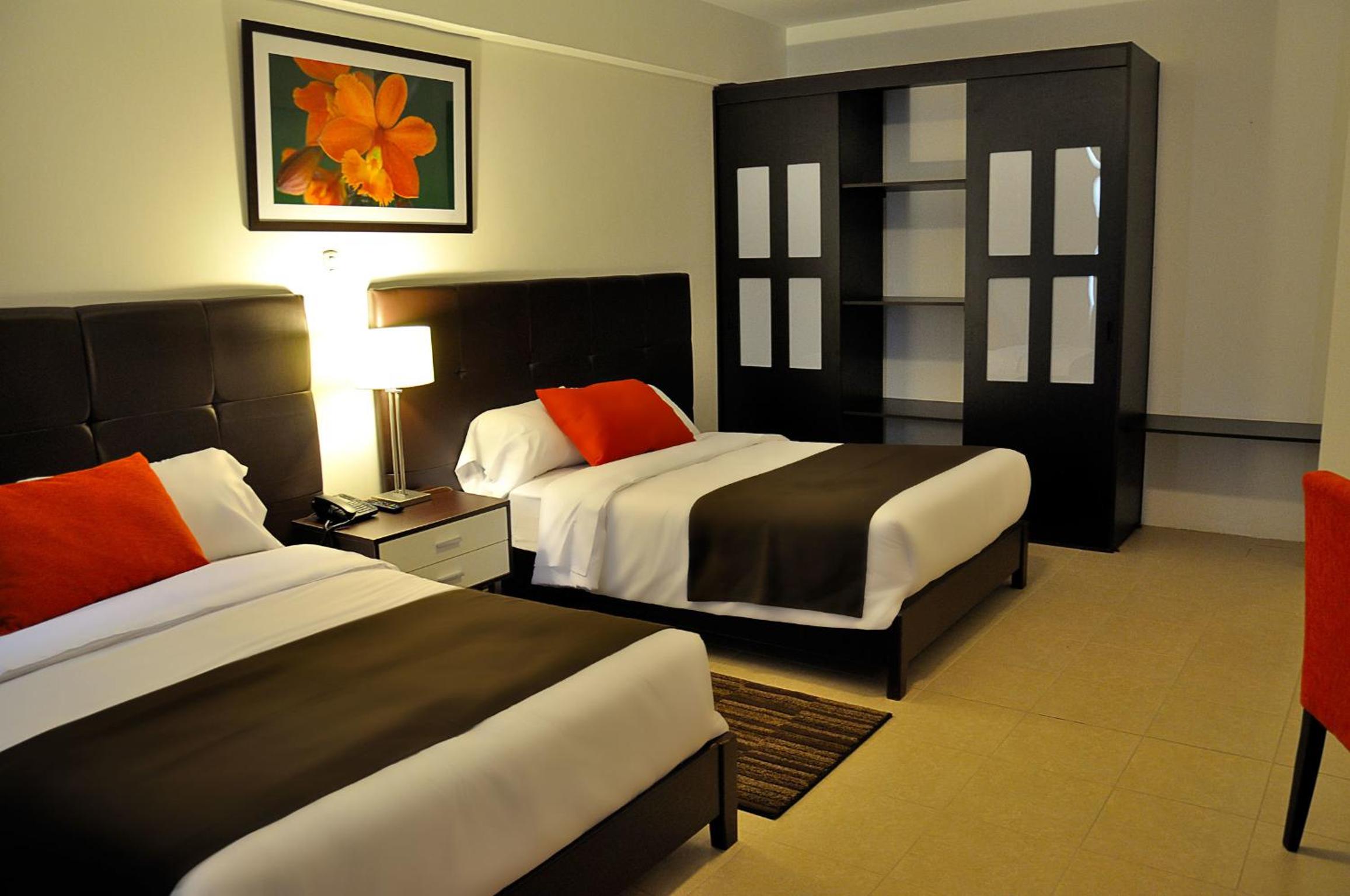Standard Twin Room with Two Double Beds photo 2