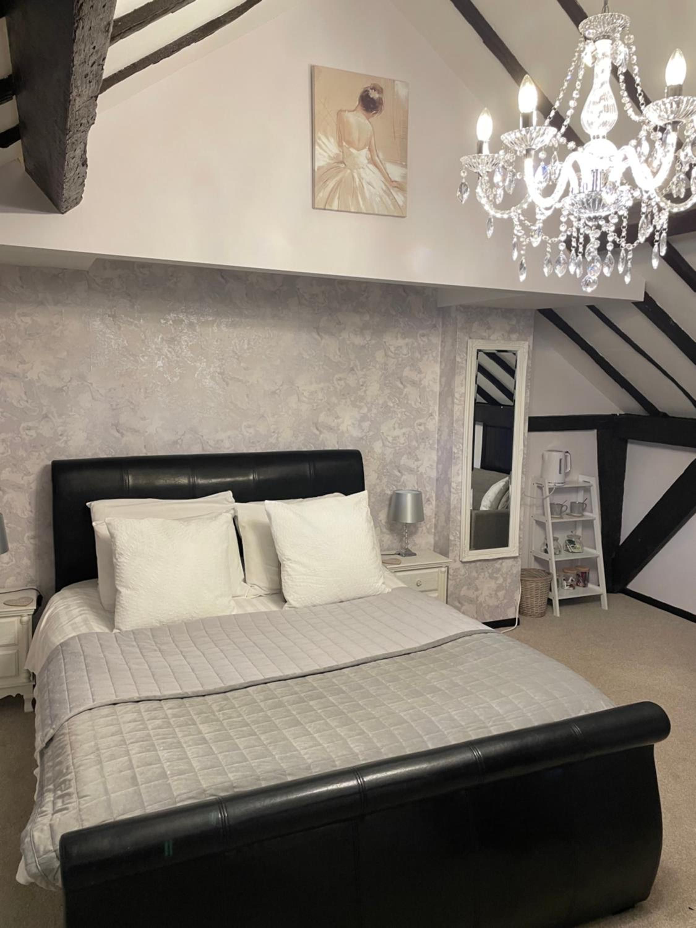 Deluxe Suite - Photo 2