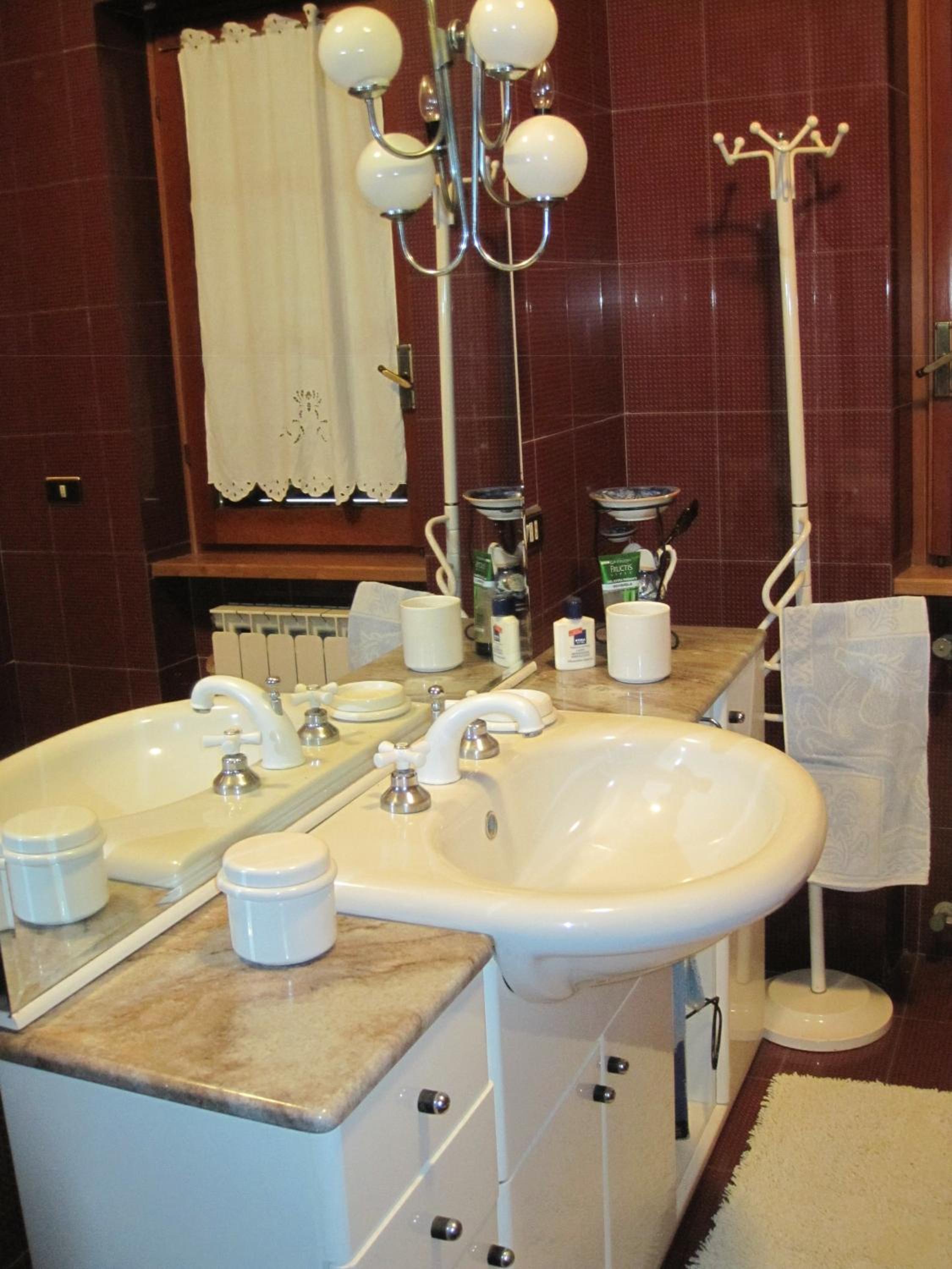 Three-Bedroom House - Photo 3